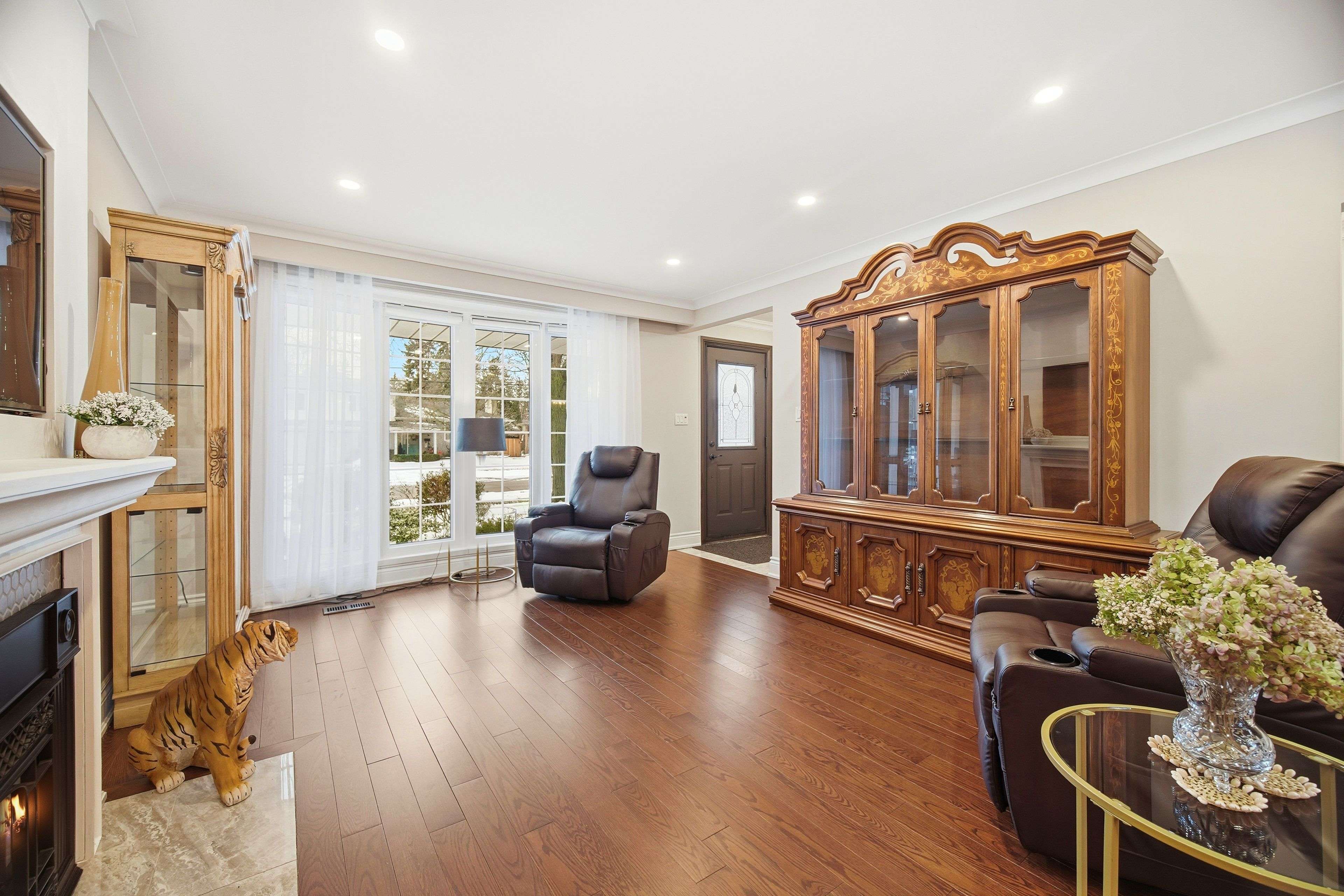 Mississauga, ON L5A 1R3,298 Edrich CT