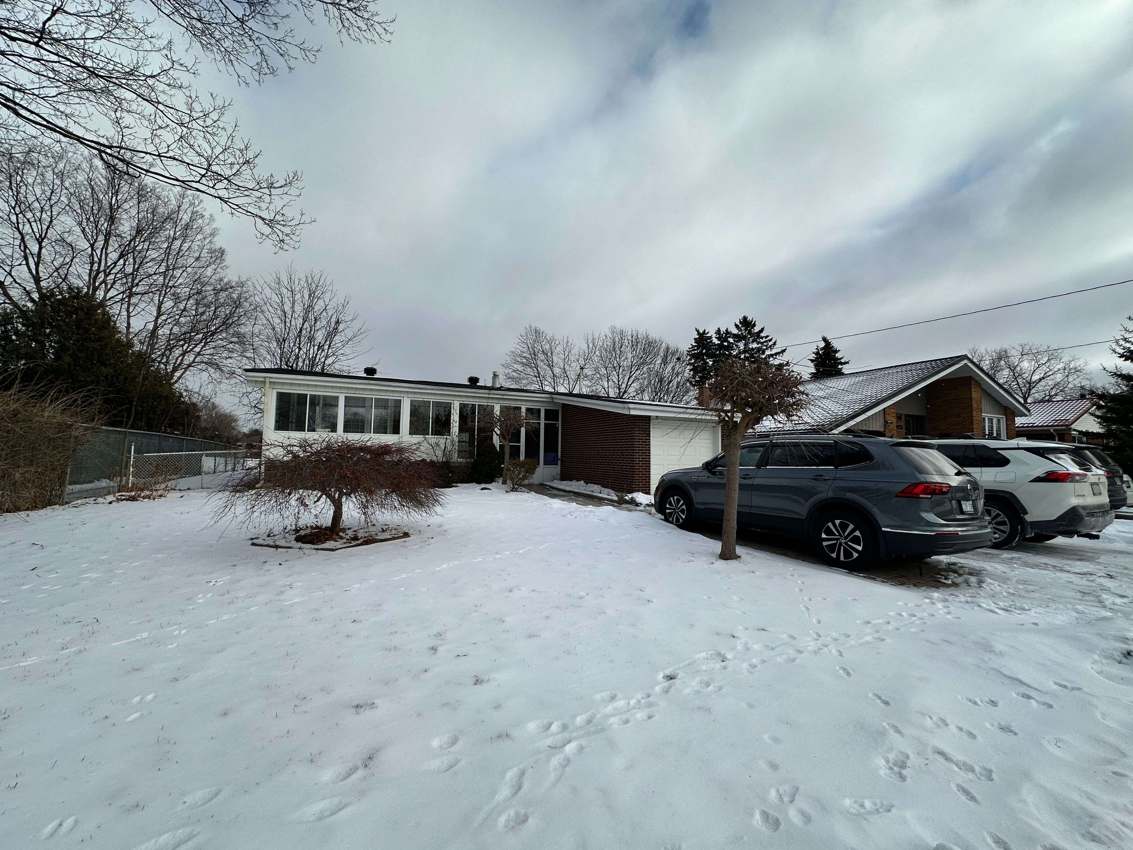 Mississauga, ON L4Y 2Z1,3193 Constitution BLVD