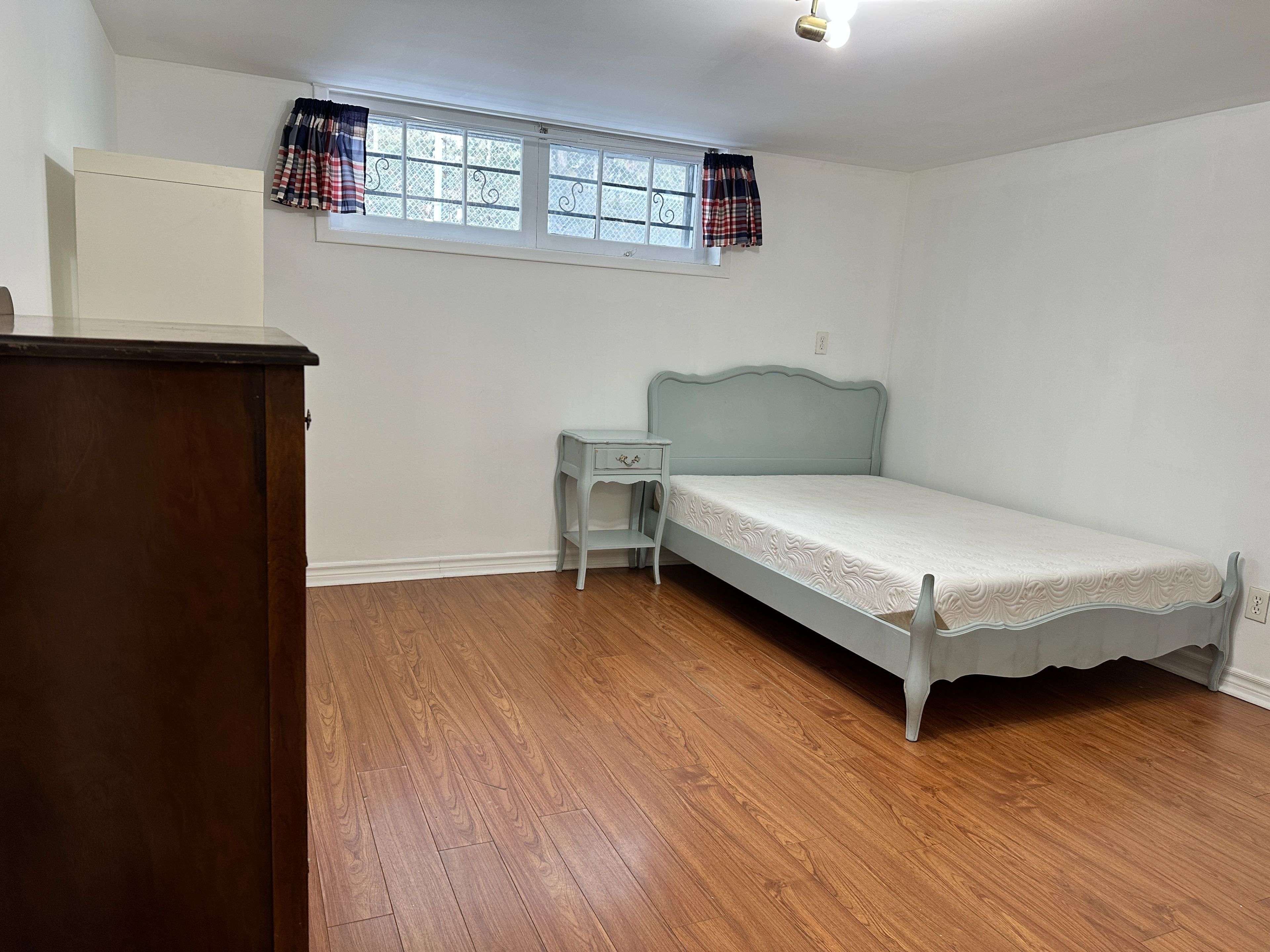 Mississauga, ON L4Y 2Z1,3193 Constitution BLVD