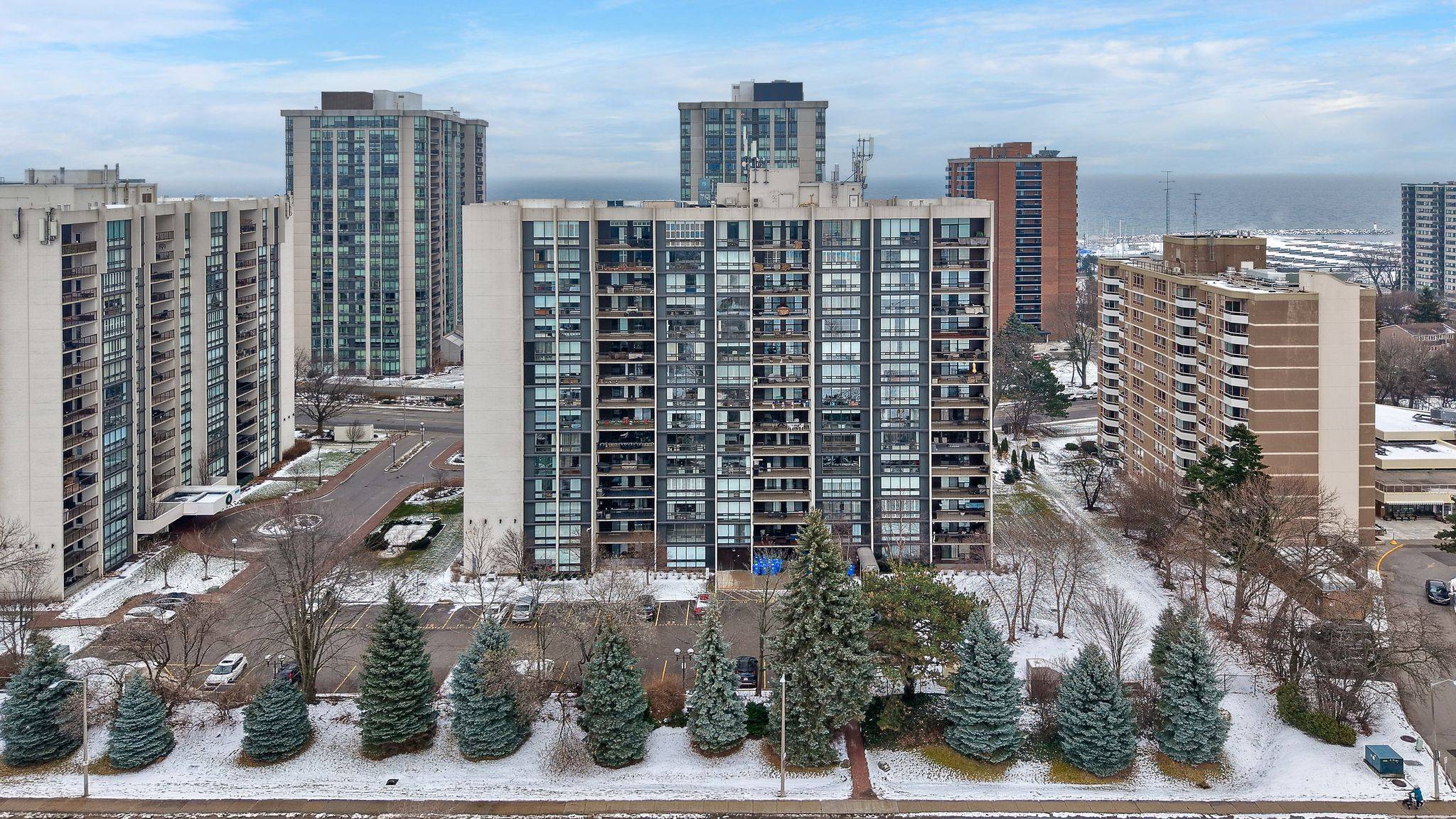 Oakville, ON L6L 5L6,2185 Marine DR #1104