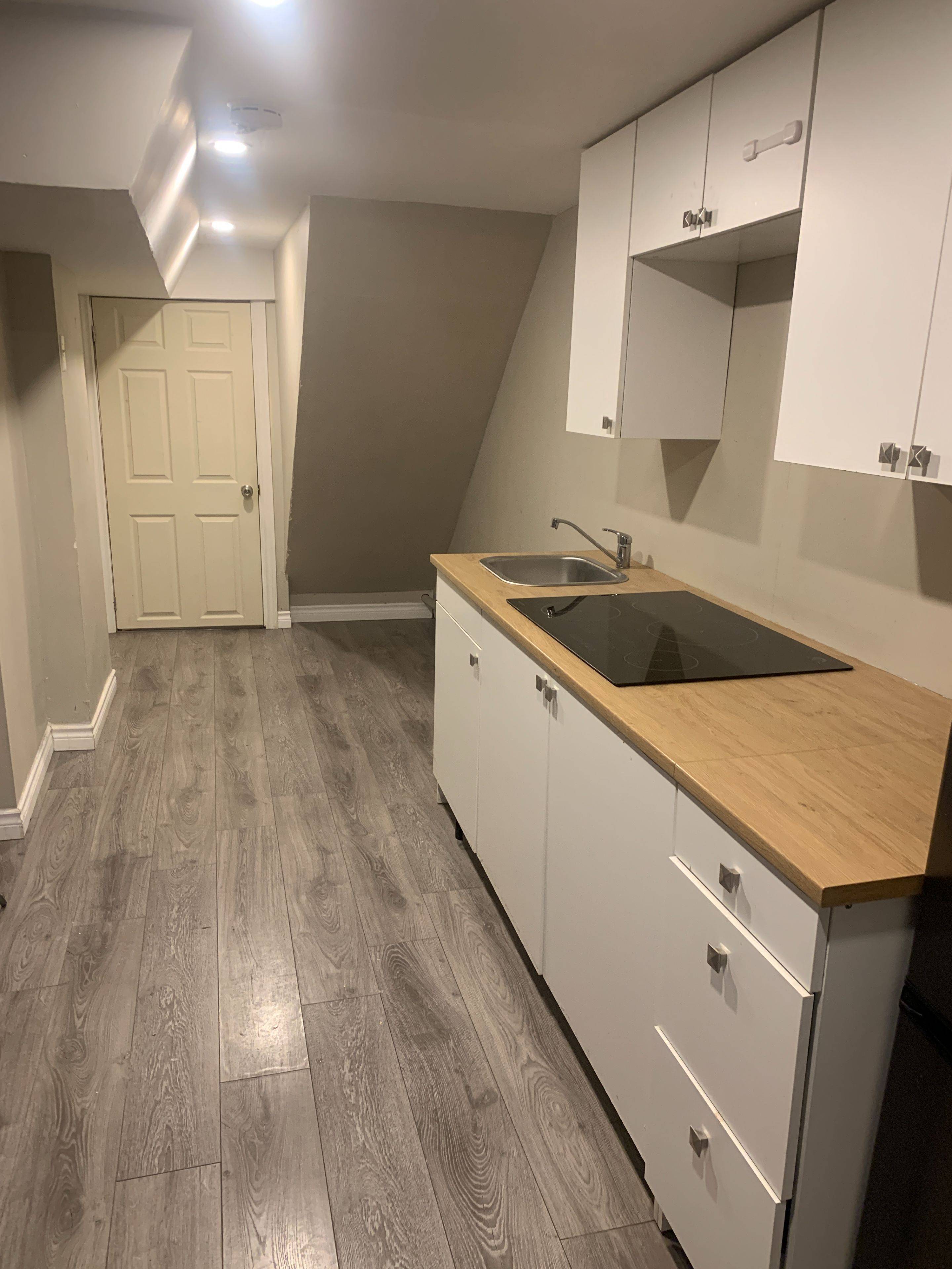 Mississauga, ON L5A 3M4,3175 Kirwin AVE #138