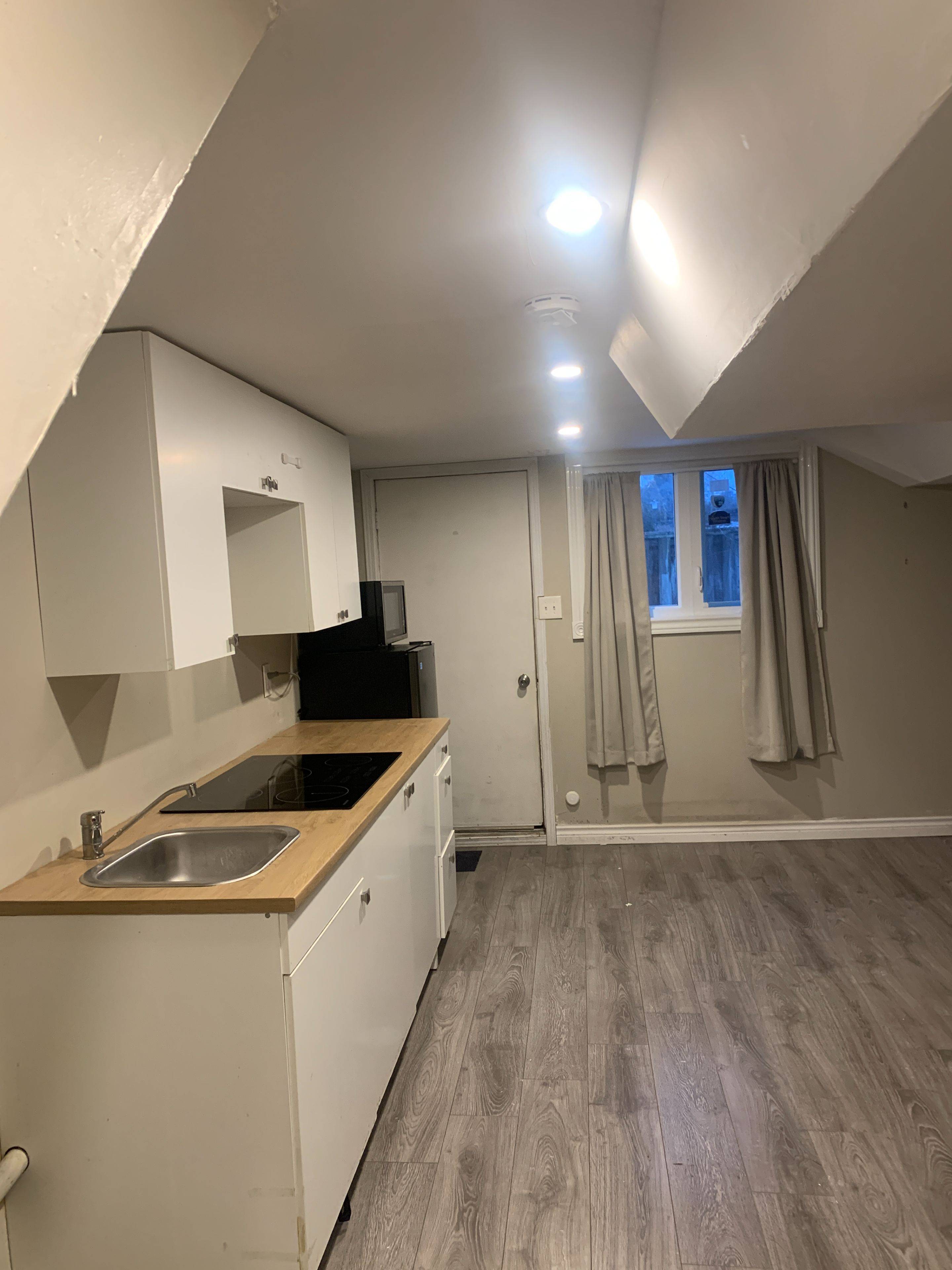 Mississauga, ON L5A 3M4,3175 Kirwin AVE #138