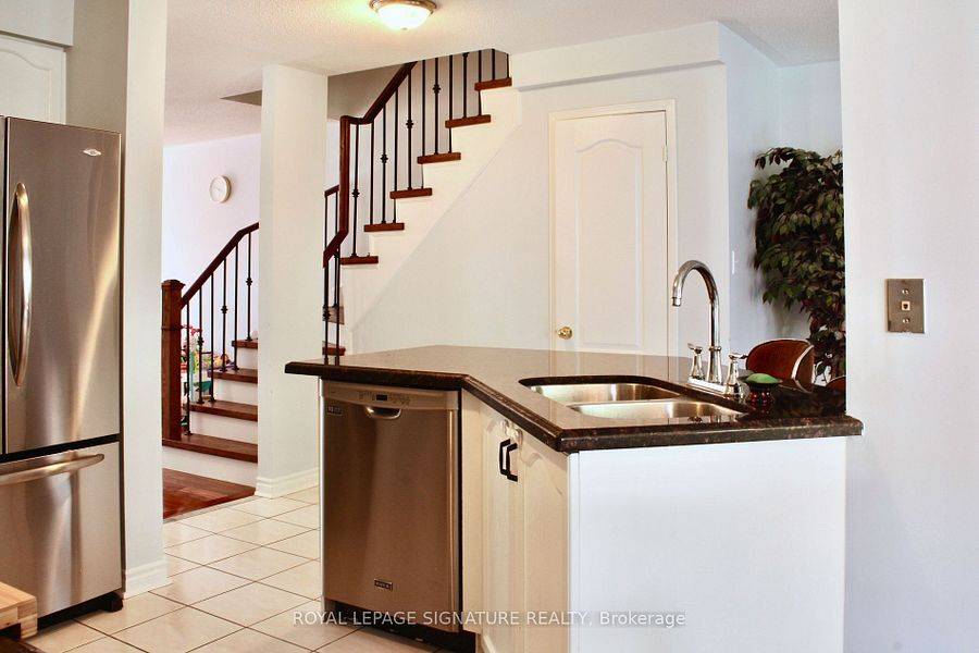 Mississauga, ON L5M 6G1,1591 South Parade CT #40