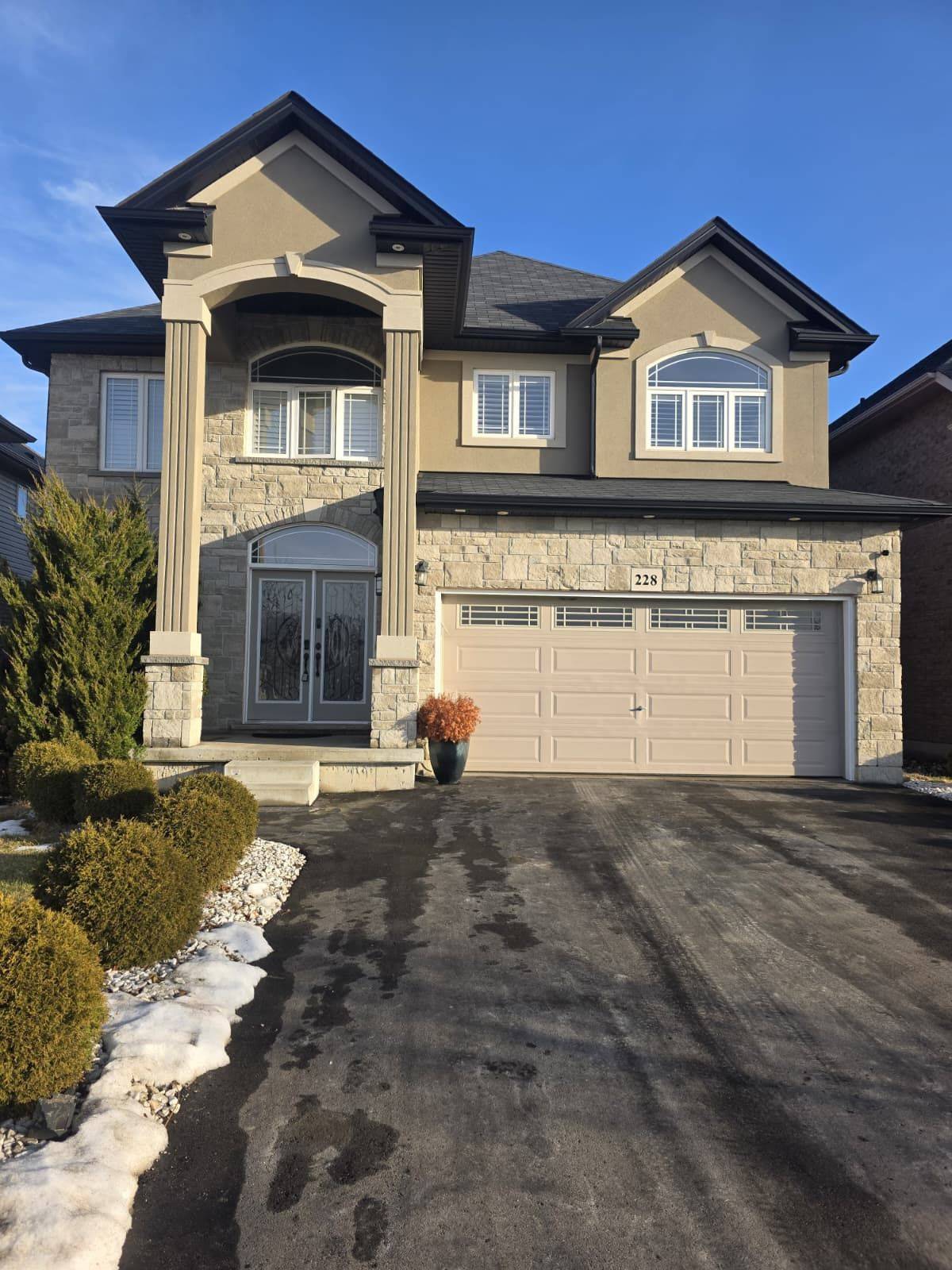 Hamilton, ON L9B 1P9,228 Greti DR