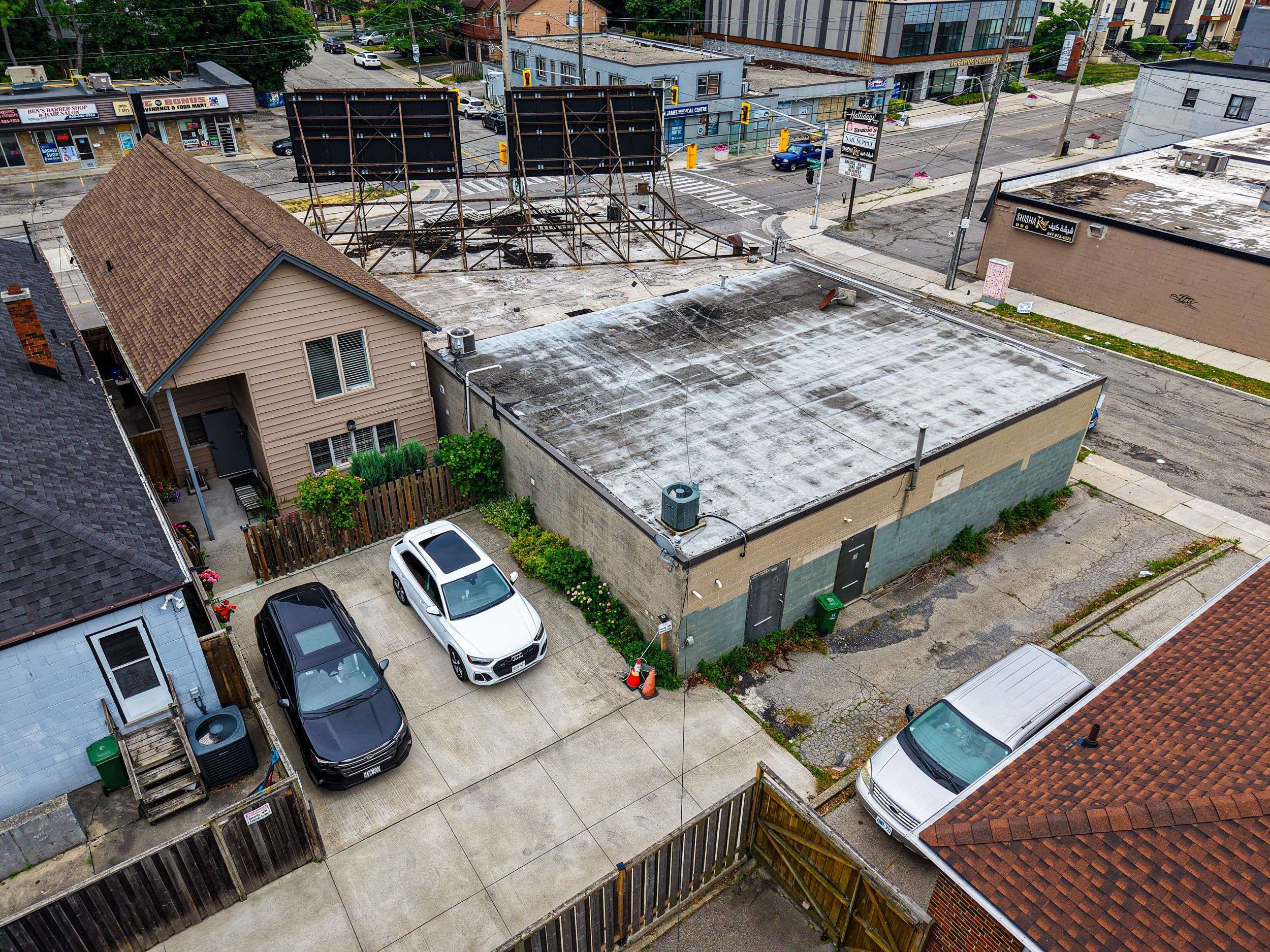 Hamilton, ON L9C 2Y6,582 Upper James ST