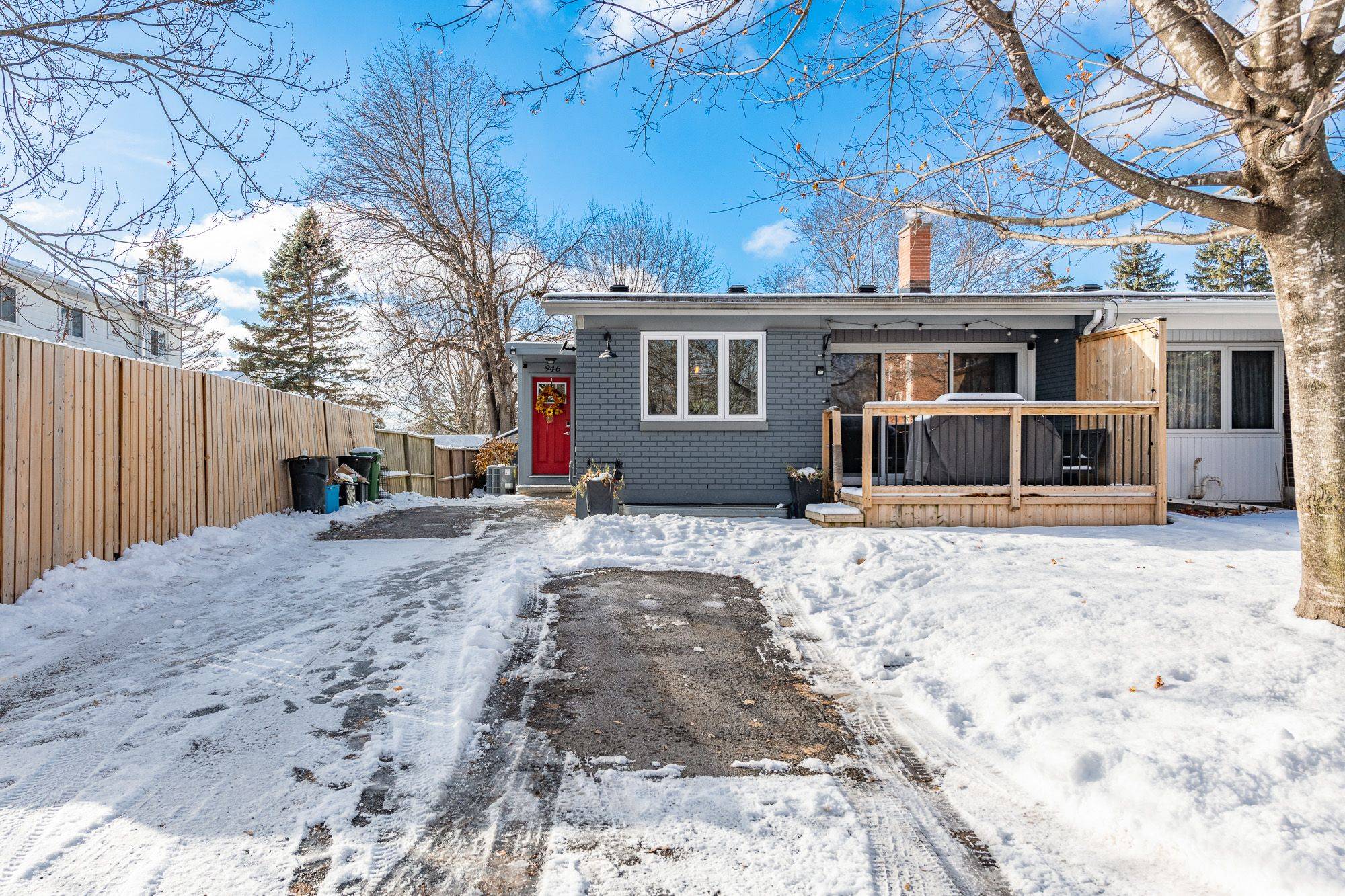 Beacon Hill North - South And Area, ON K1J 7T6,946 Elmsmere RD