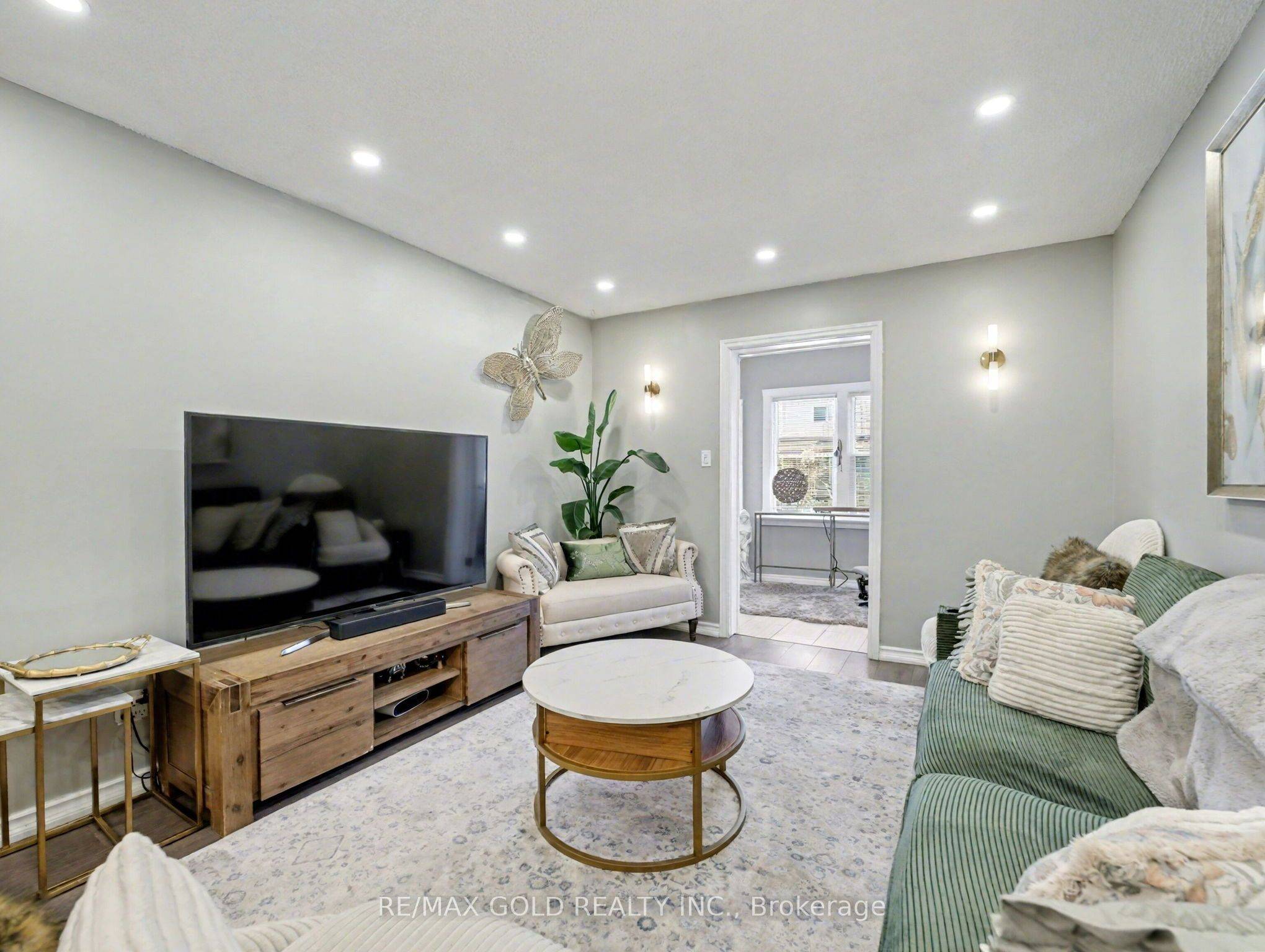 Hamilton, ON L8L 6K8,75 Chestnut AVE