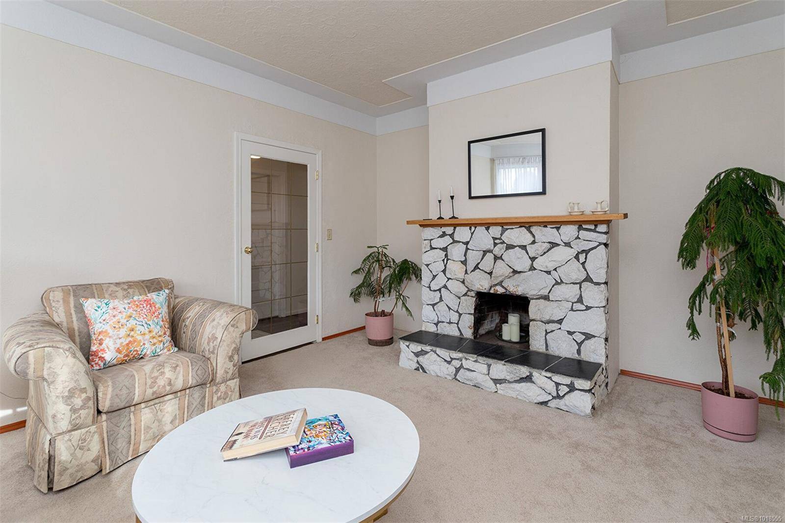 Victoria, BC V8R 4G4,2321 Shakespeare St