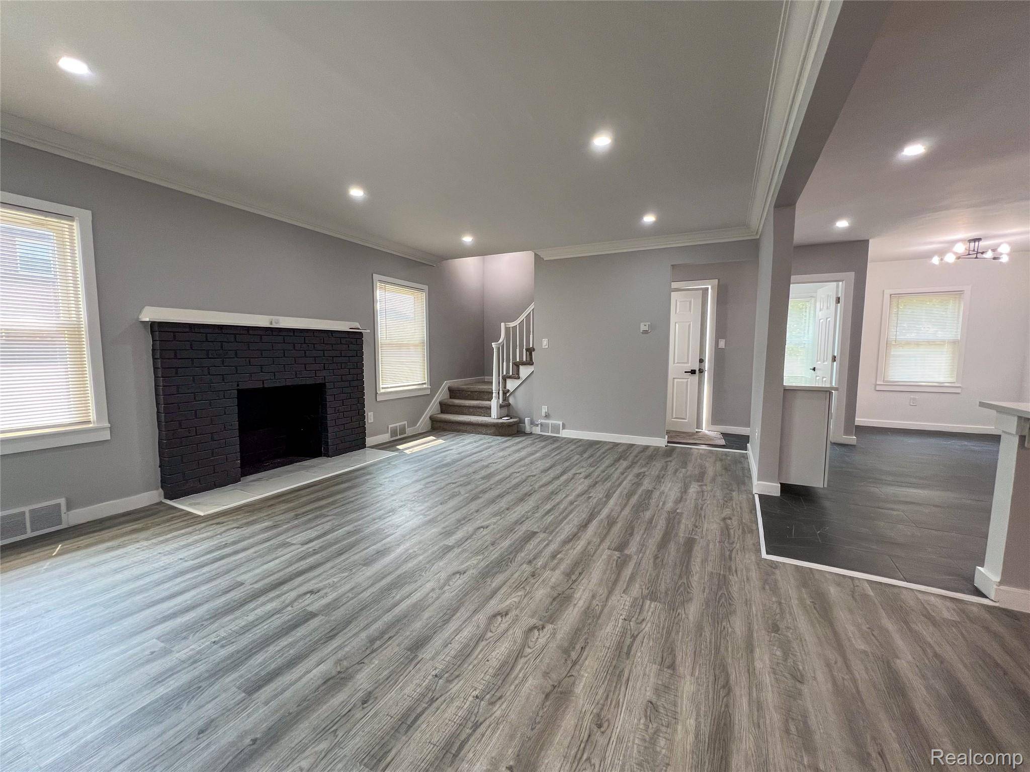 Detroit, MI 48221,18603 Roselawn ST