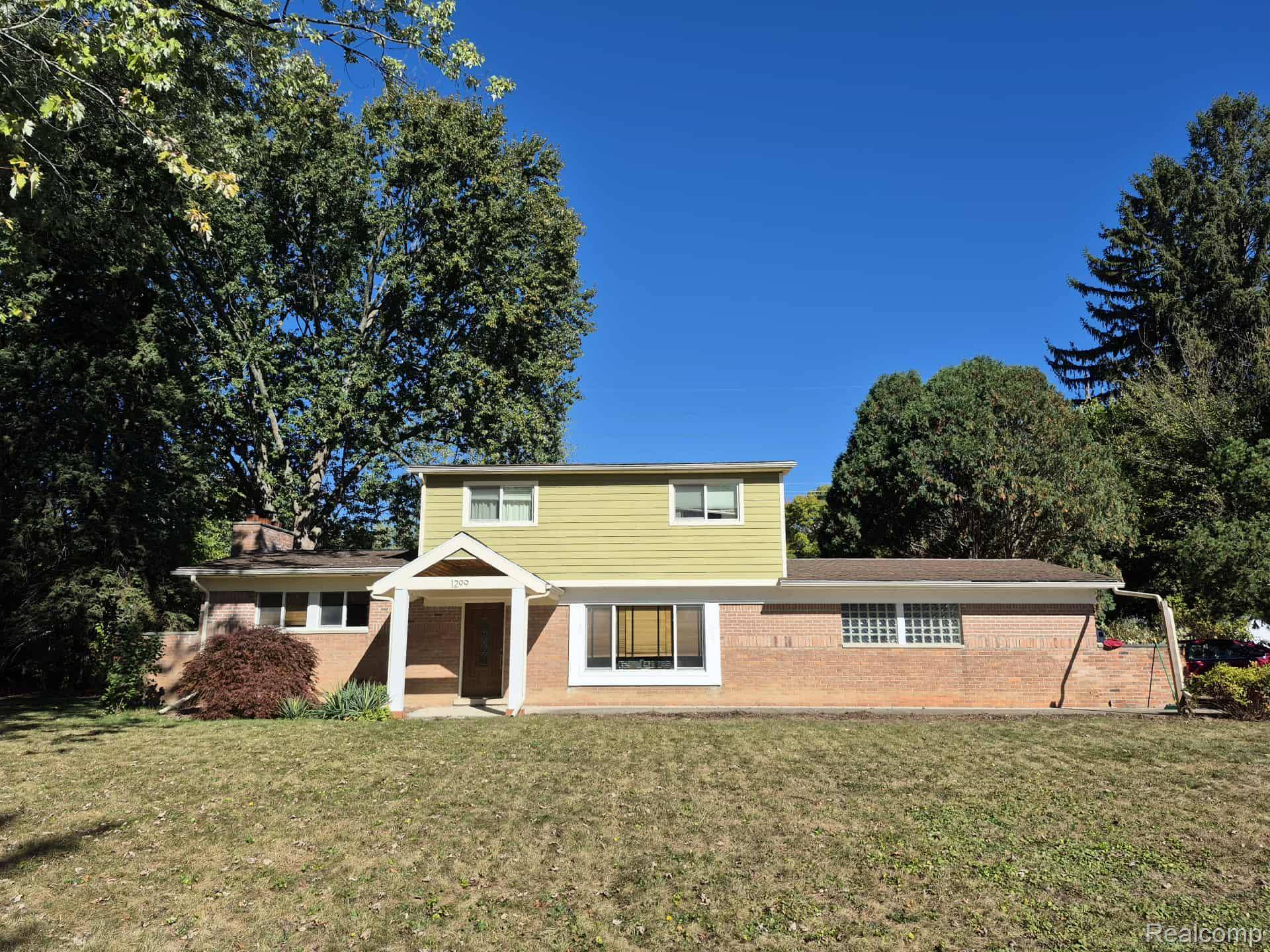 Bloomfield Hills, MI 48304,1299 Winchcombe DR