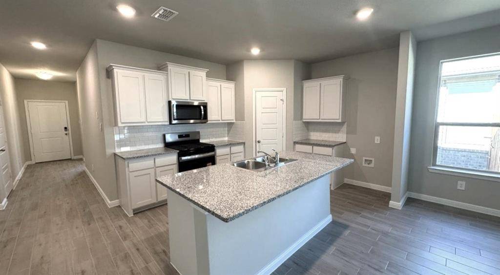 Denton, TX 76259,616 AMBER FIELDS Drive