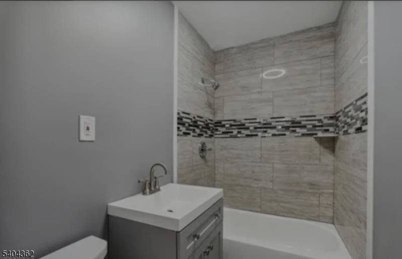 East Orange City, NJ 07017,188 Park St