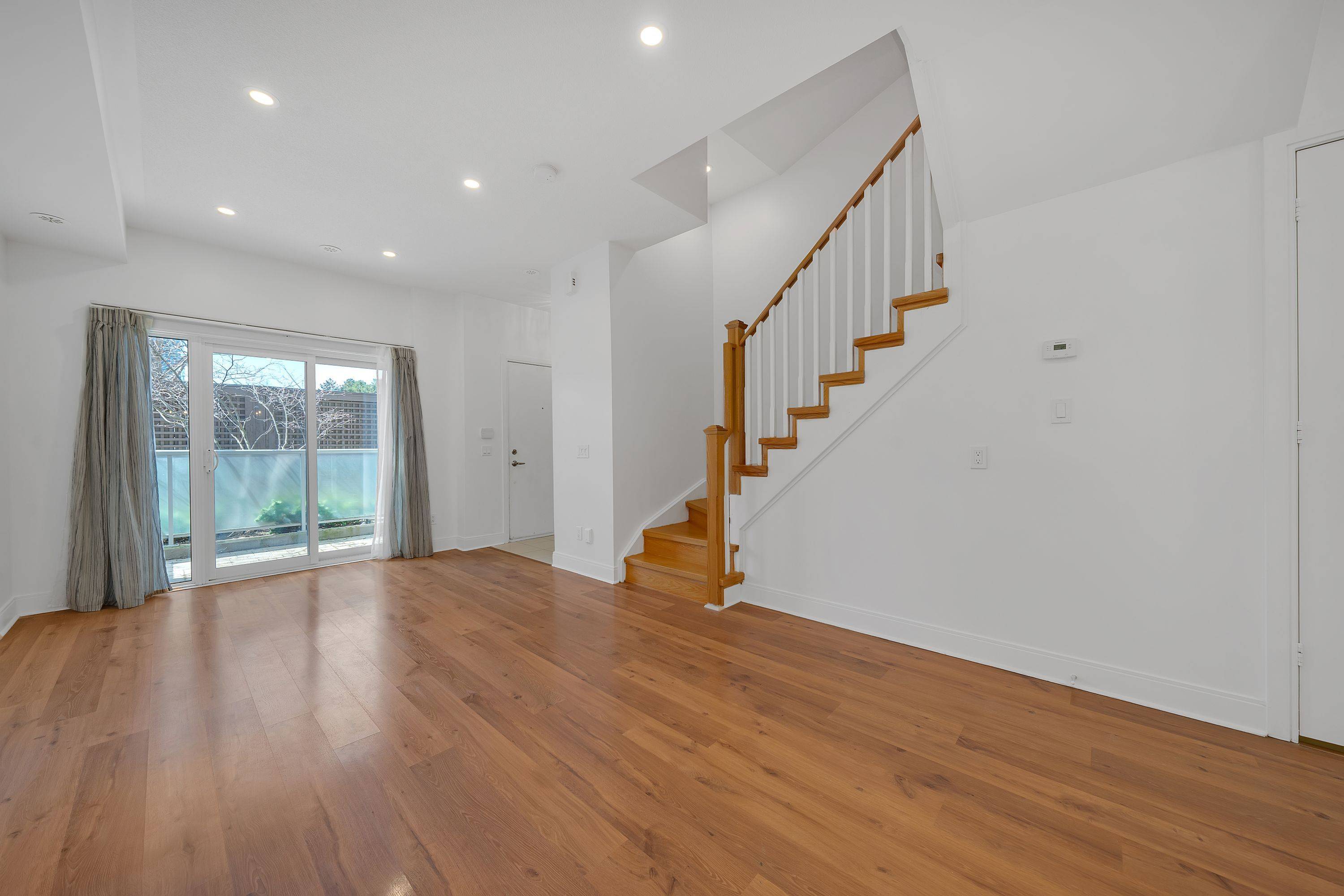 Toronto E07, ON M1S 0L2,295 Village Green SQ #67