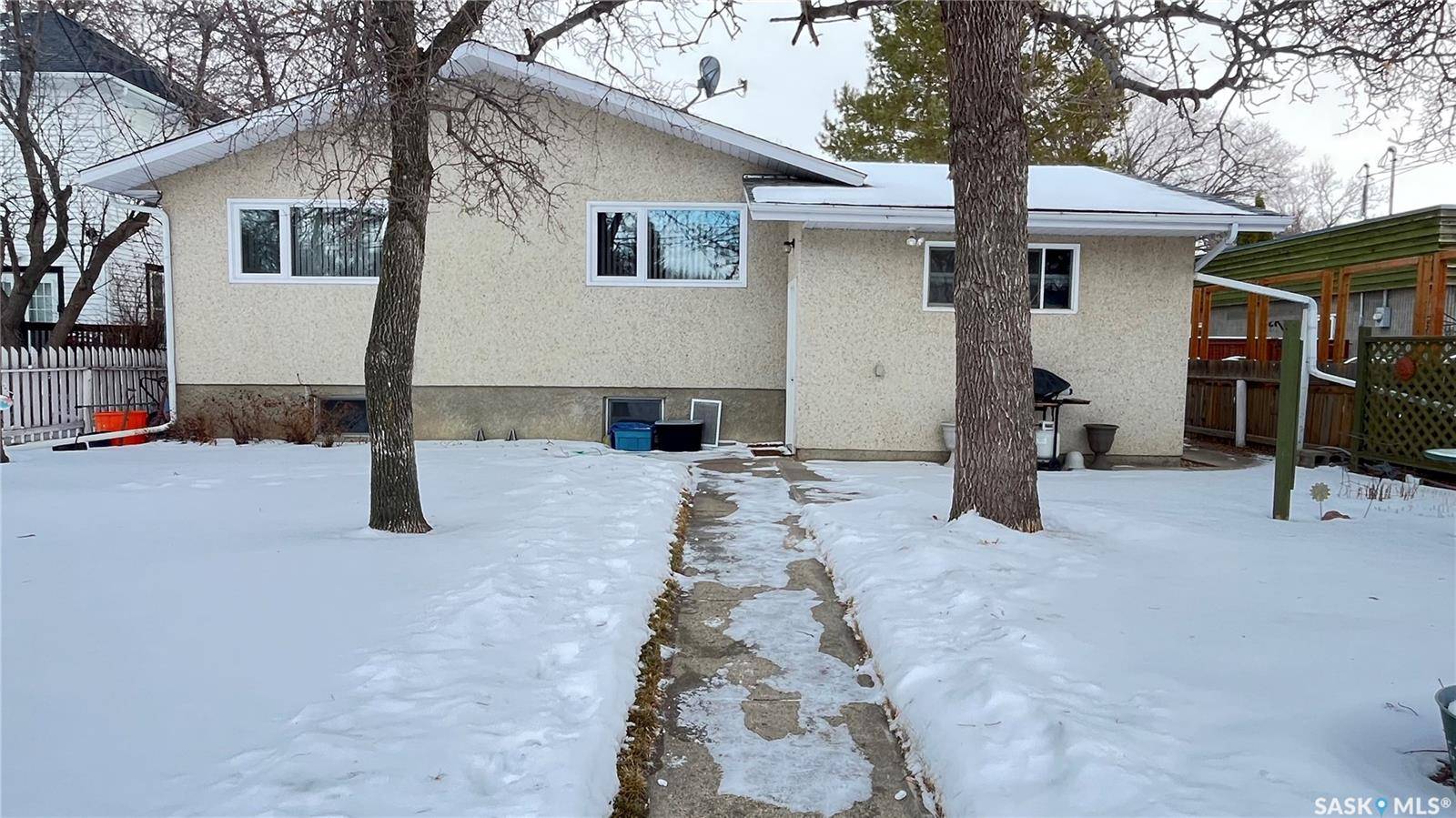 Maple Creek, SK S0N 1N0,215 Marsh STREET