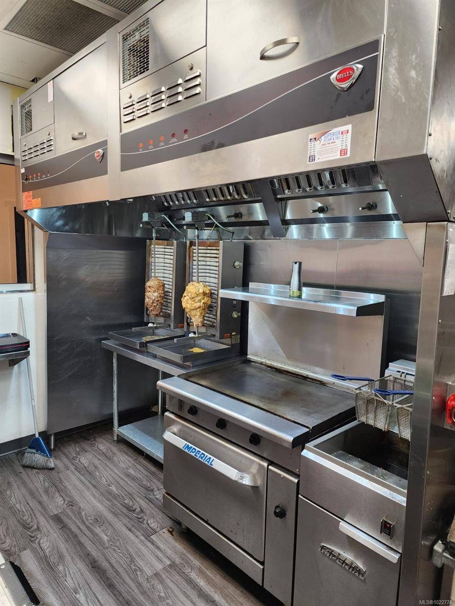 Victoria, BC V8V 2G6,225 Menzies St #103