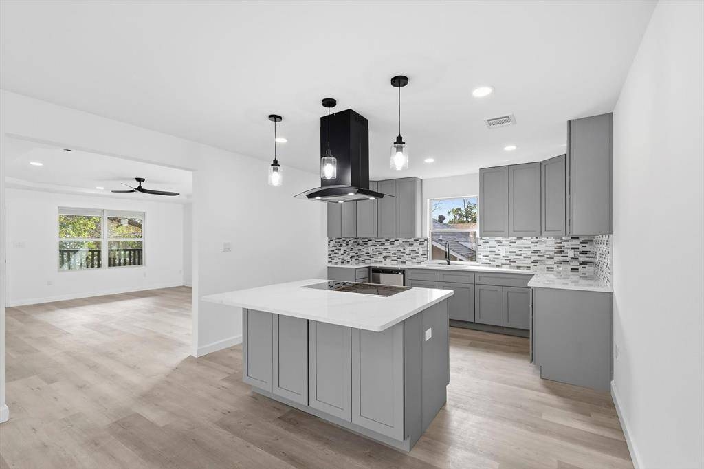 Dallas, TX 75216,1711 E Waco Avenue