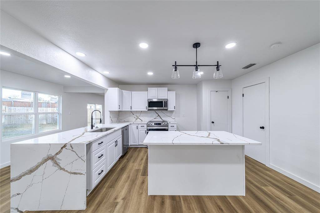 Garland, TX 75043,934 Meadowdale Circle