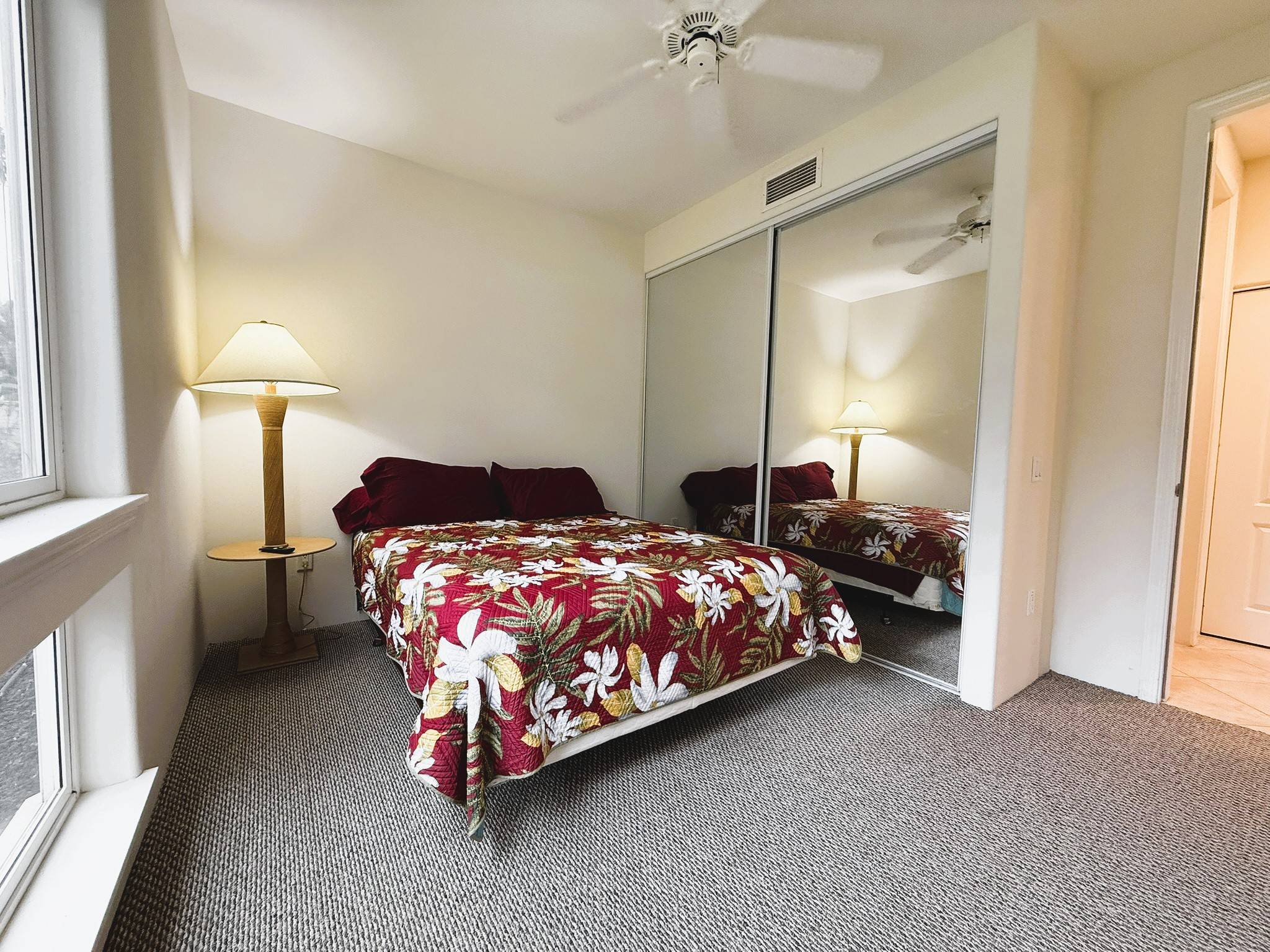 Kailua-kona, HI 96740,75-5919 ALII DR #EE4