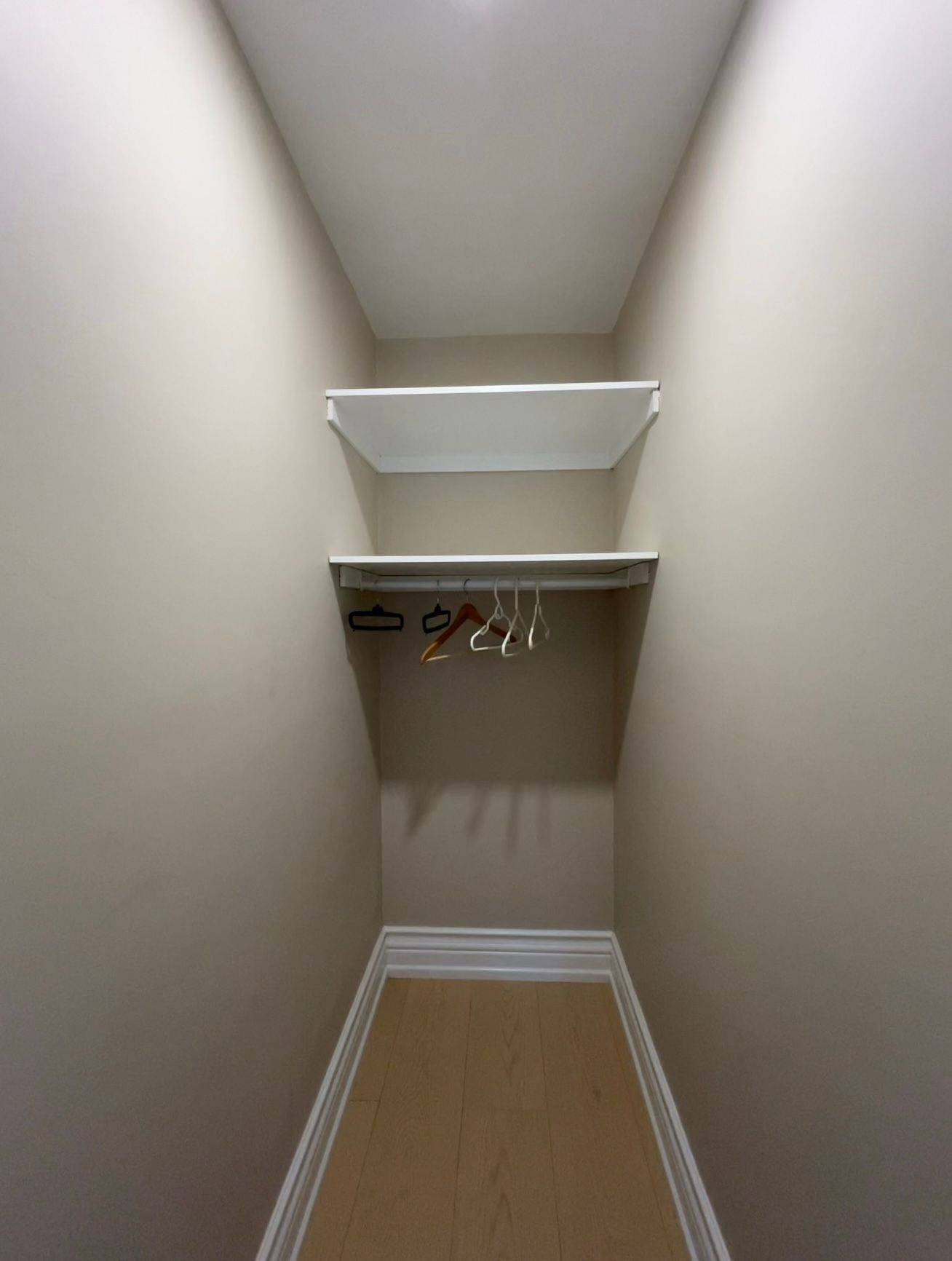 Toronto C15, ON M2K 2H6,62 Banstock Dr DR #Room 3