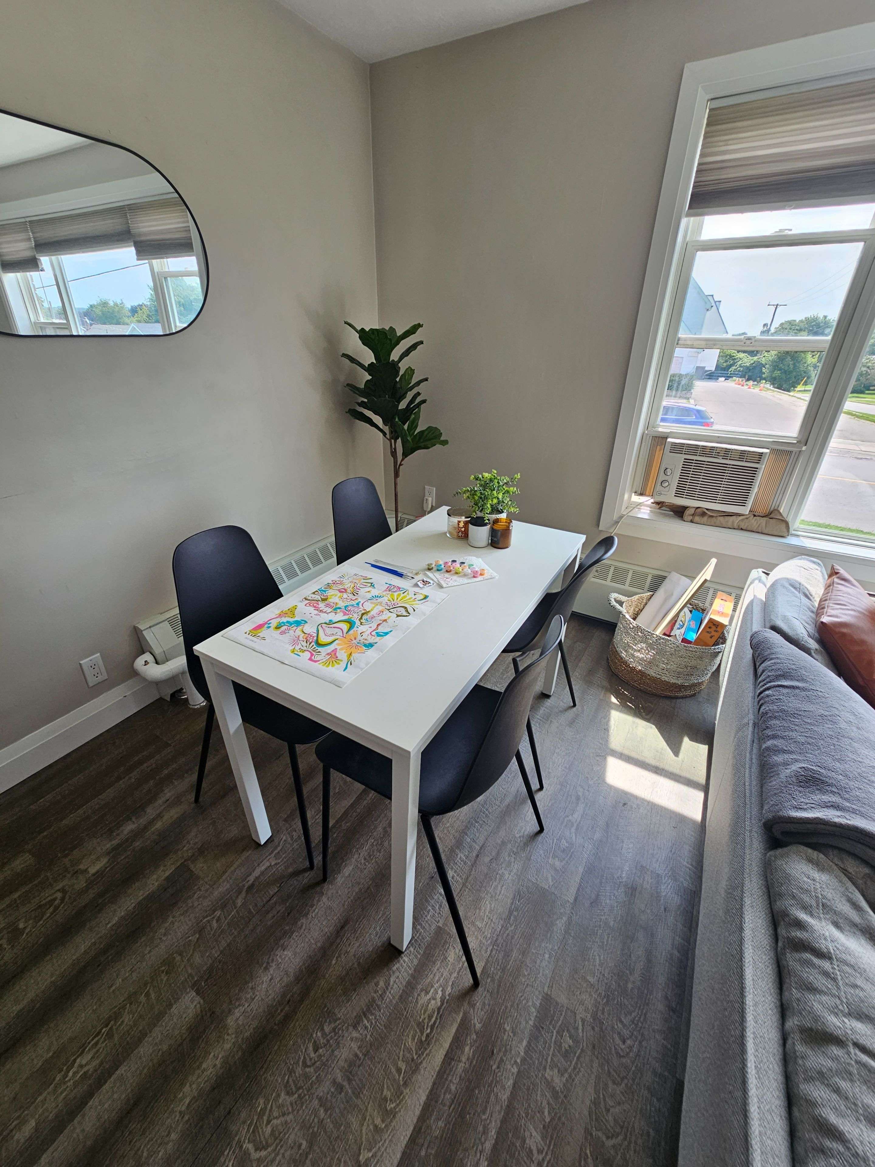 Barrie, ON L4M 3Y9,157 St Vincent ST #2