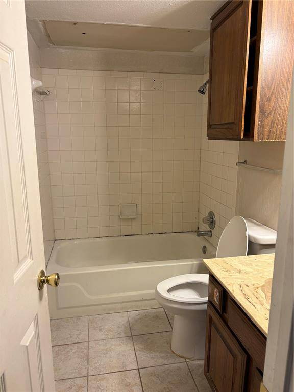 Hurst, TX 76054,823 W Harwood Road E