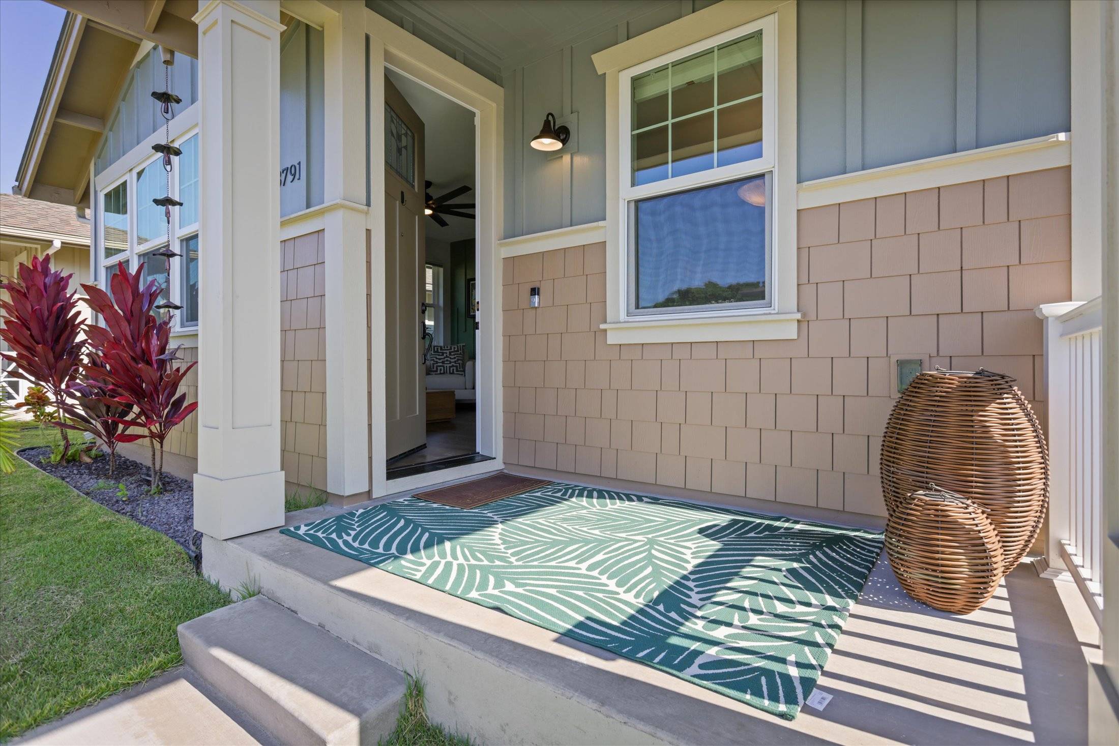 Kailua-kona, HI 96740,75-3791 LEIALII LP