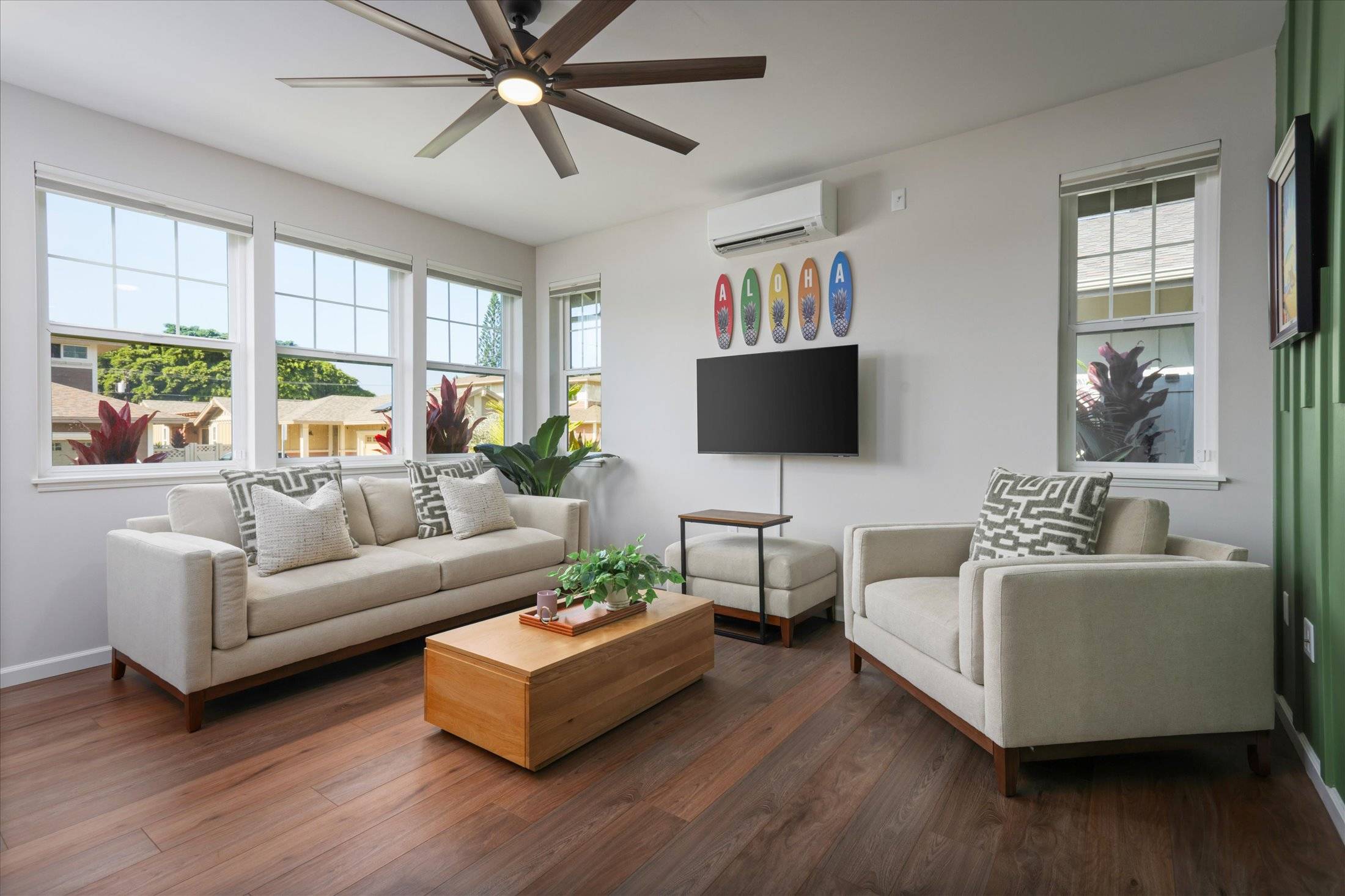 Kailua-kona, HI 96740,75-3791 LEIALII LP