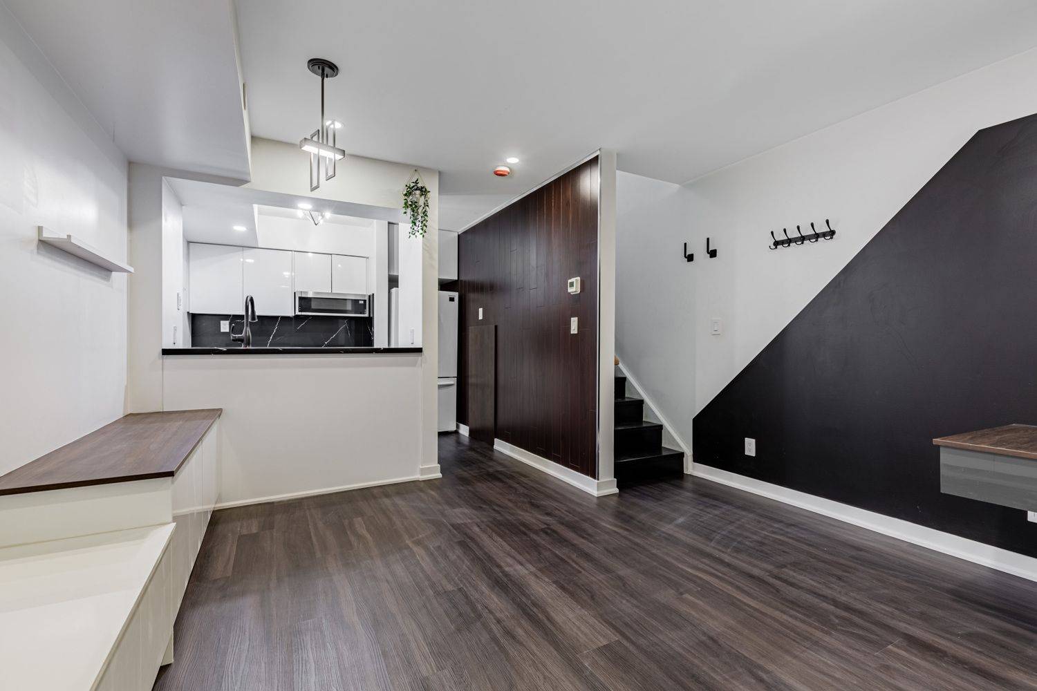 Toronto C14, ON M2N 7C2,3 Everson DR #107