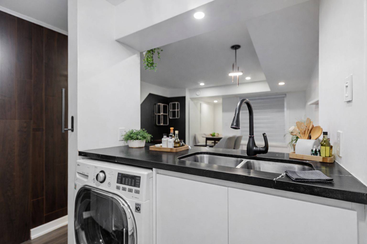 Toronto C14, ON M2N 7C2,3 Everson DR #107