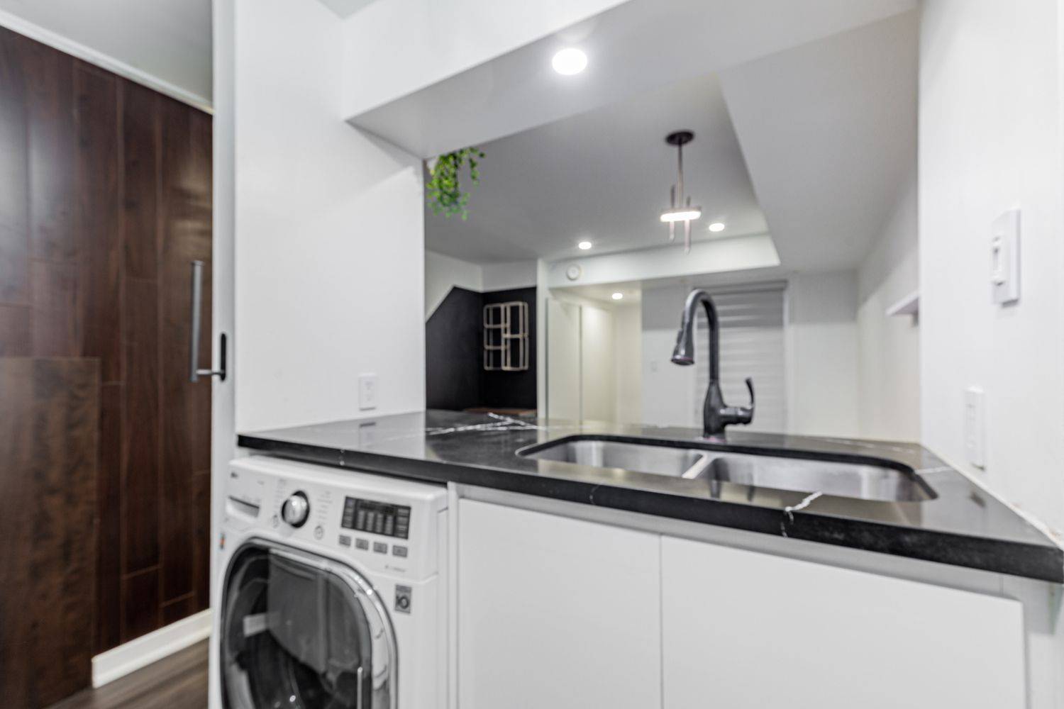 Toronto C14, ON M2N 7C2,3 Everson DR #107