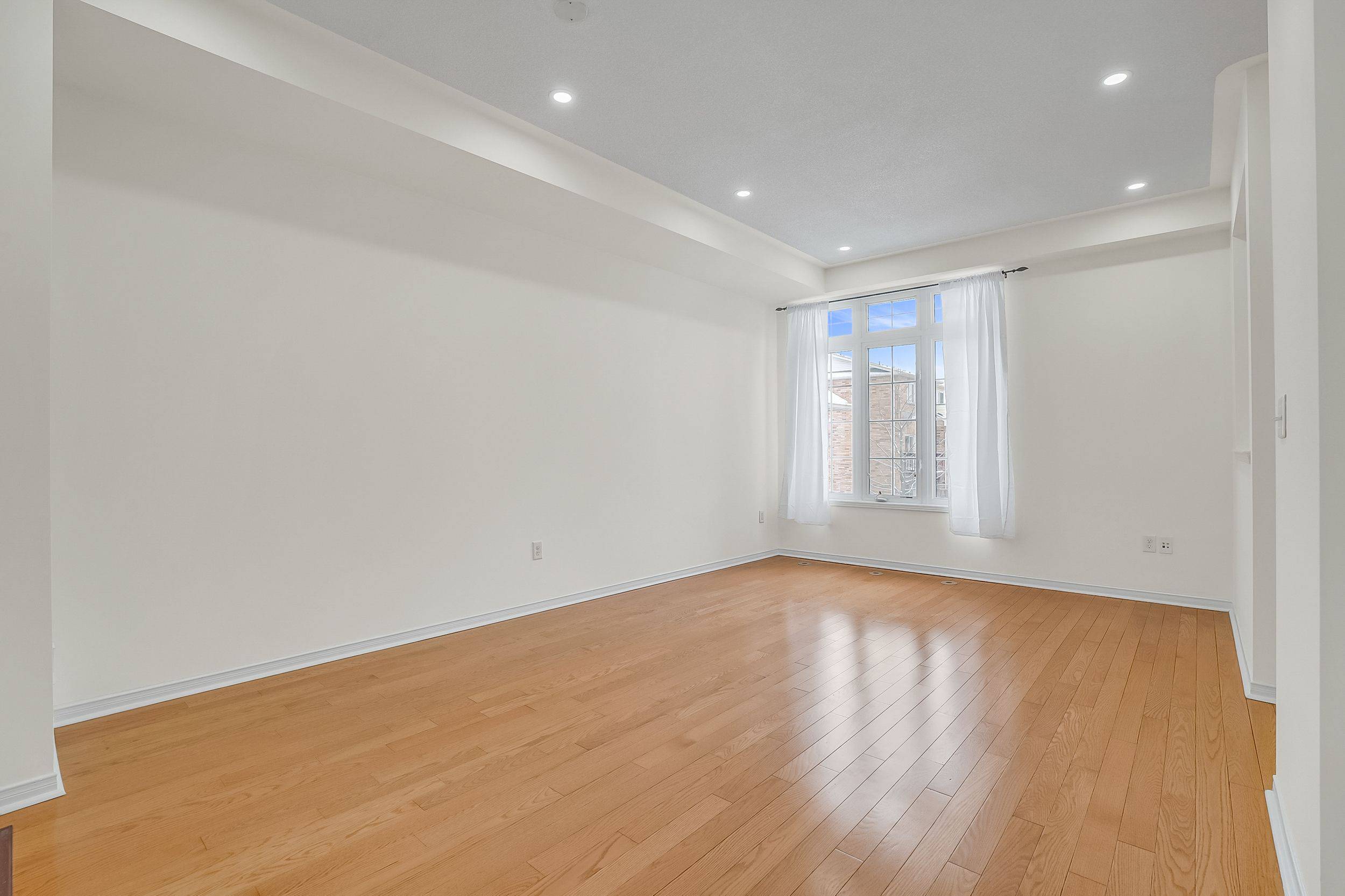 Toronto E07, ON M1S 3Y9,48 Thistlewaite CRES