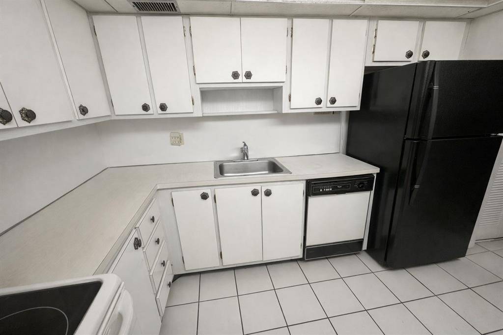 Lauderdale Lakes, FL 33319,4281 NW 41st St #419