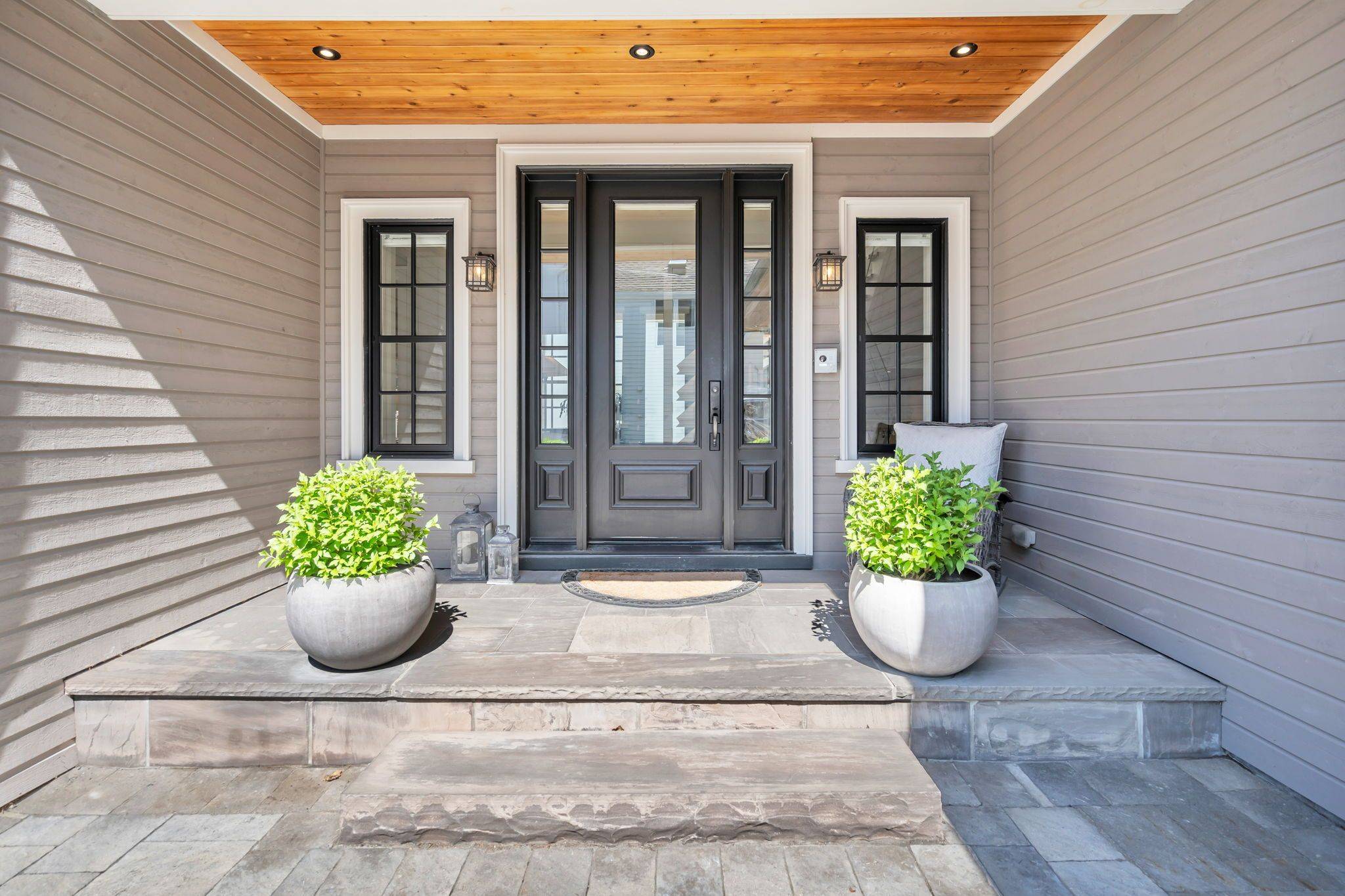 Aurora, ON L4G 1G7,23 Mosley ST