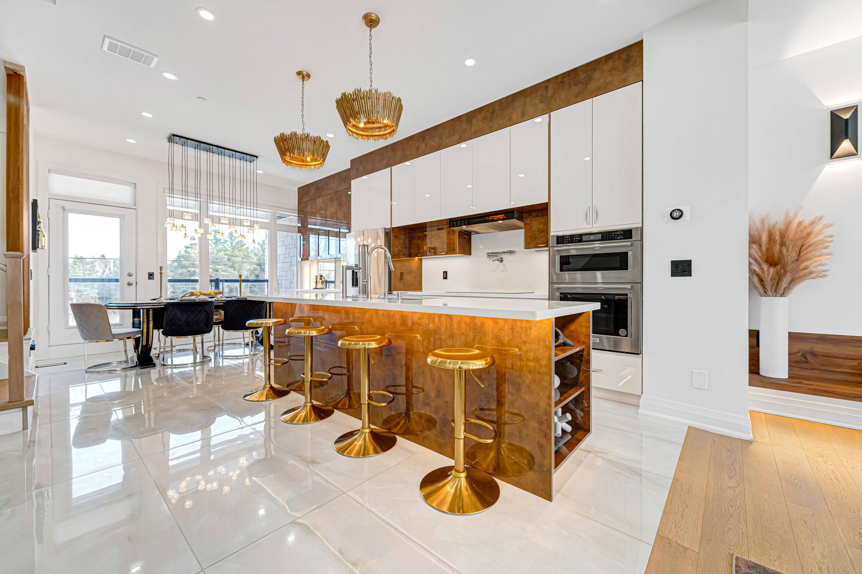 Richmond Hill, ON L4E 1G9,9 Credit LN