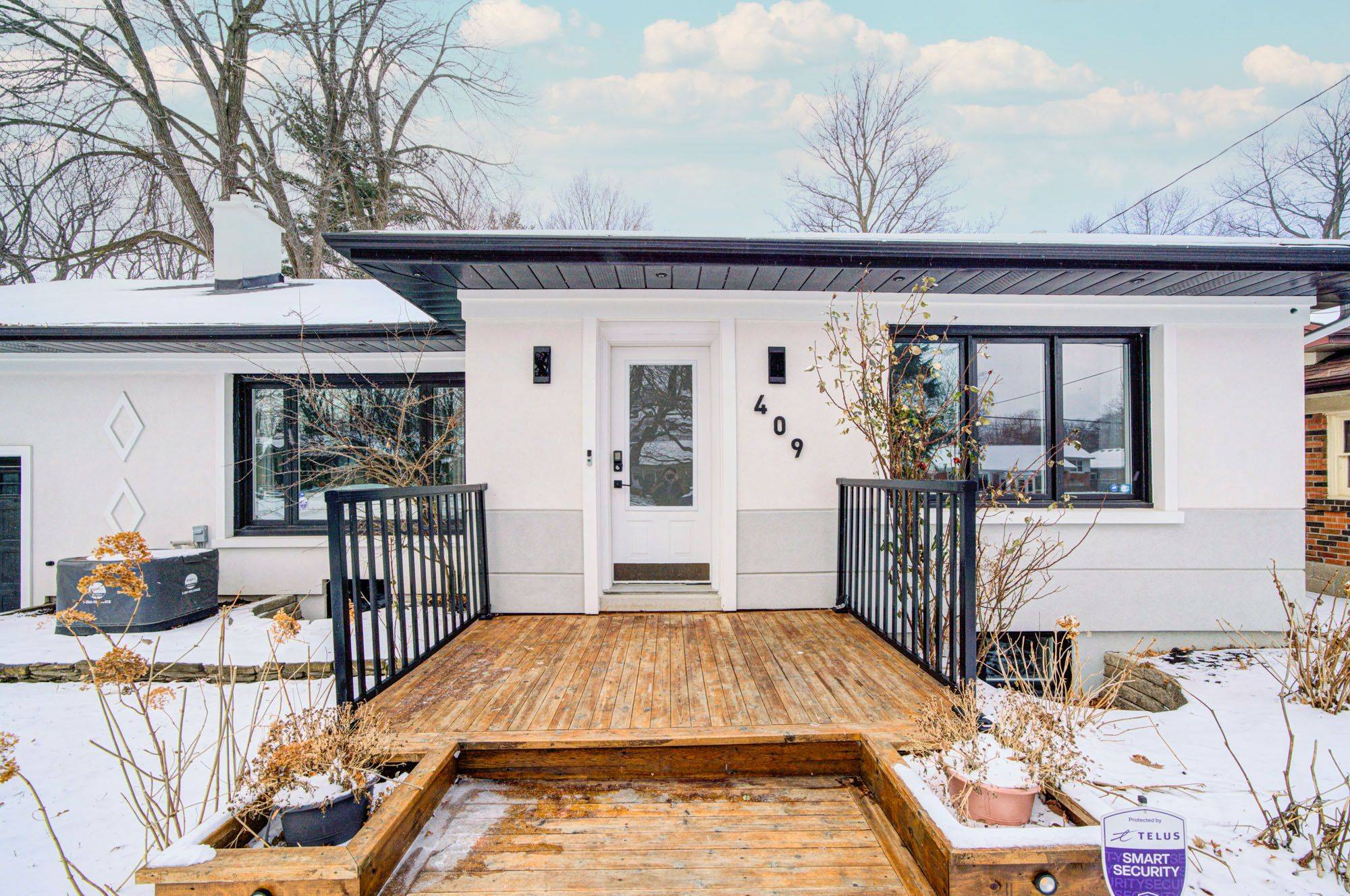 Oakville, ON L6K 3N6,409 River Side DR