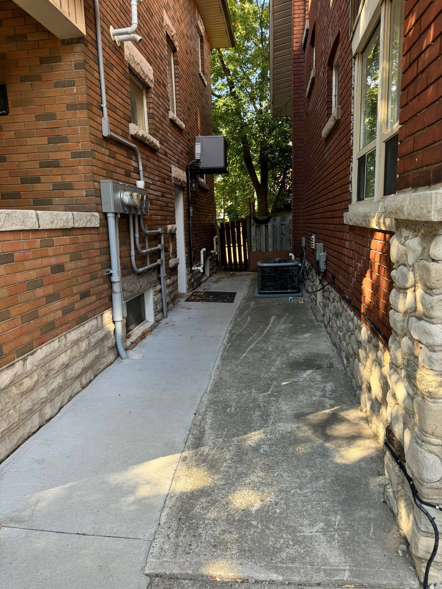 Brantford, ON N3S 3V2,266 Dalhousie ST #Lower