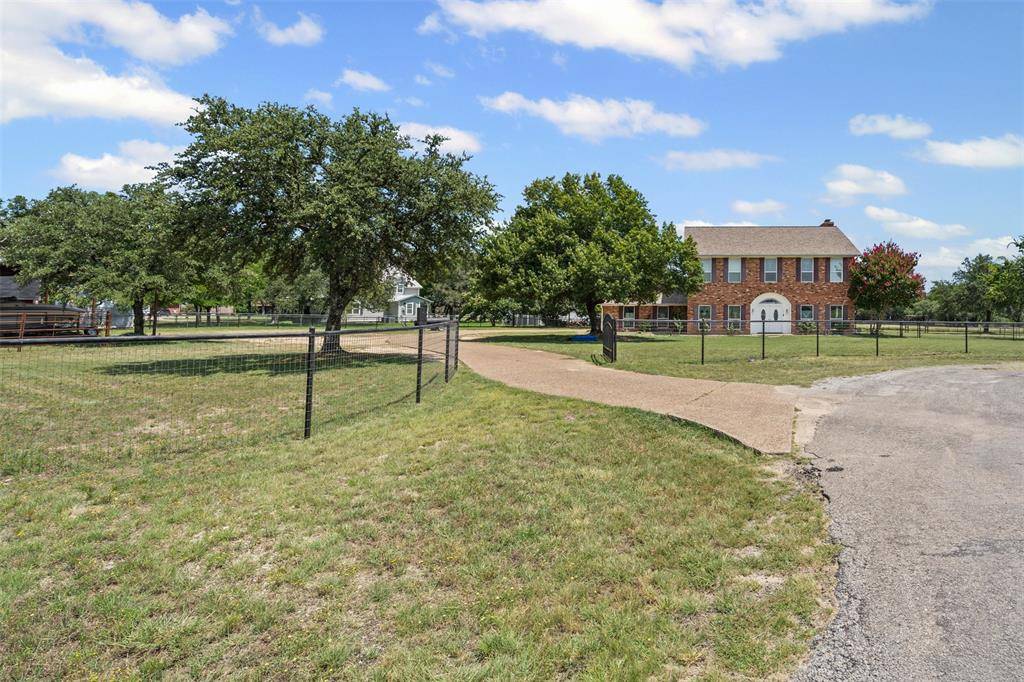 Weatherford, TX 76087,105 Country Green Court