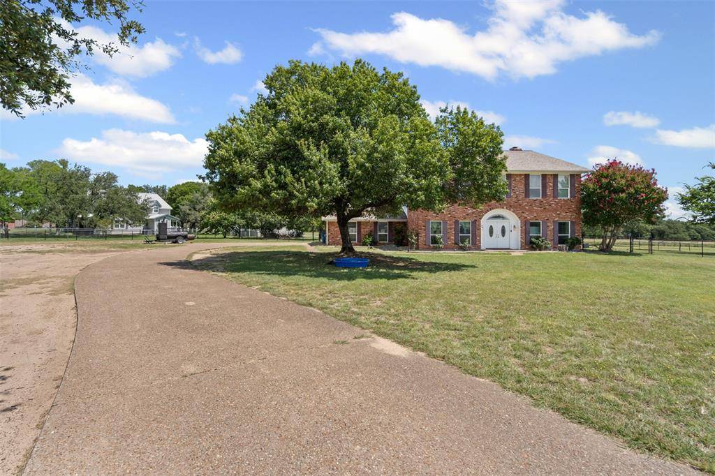 Weatherford, TX 76087,105 Country Green Court