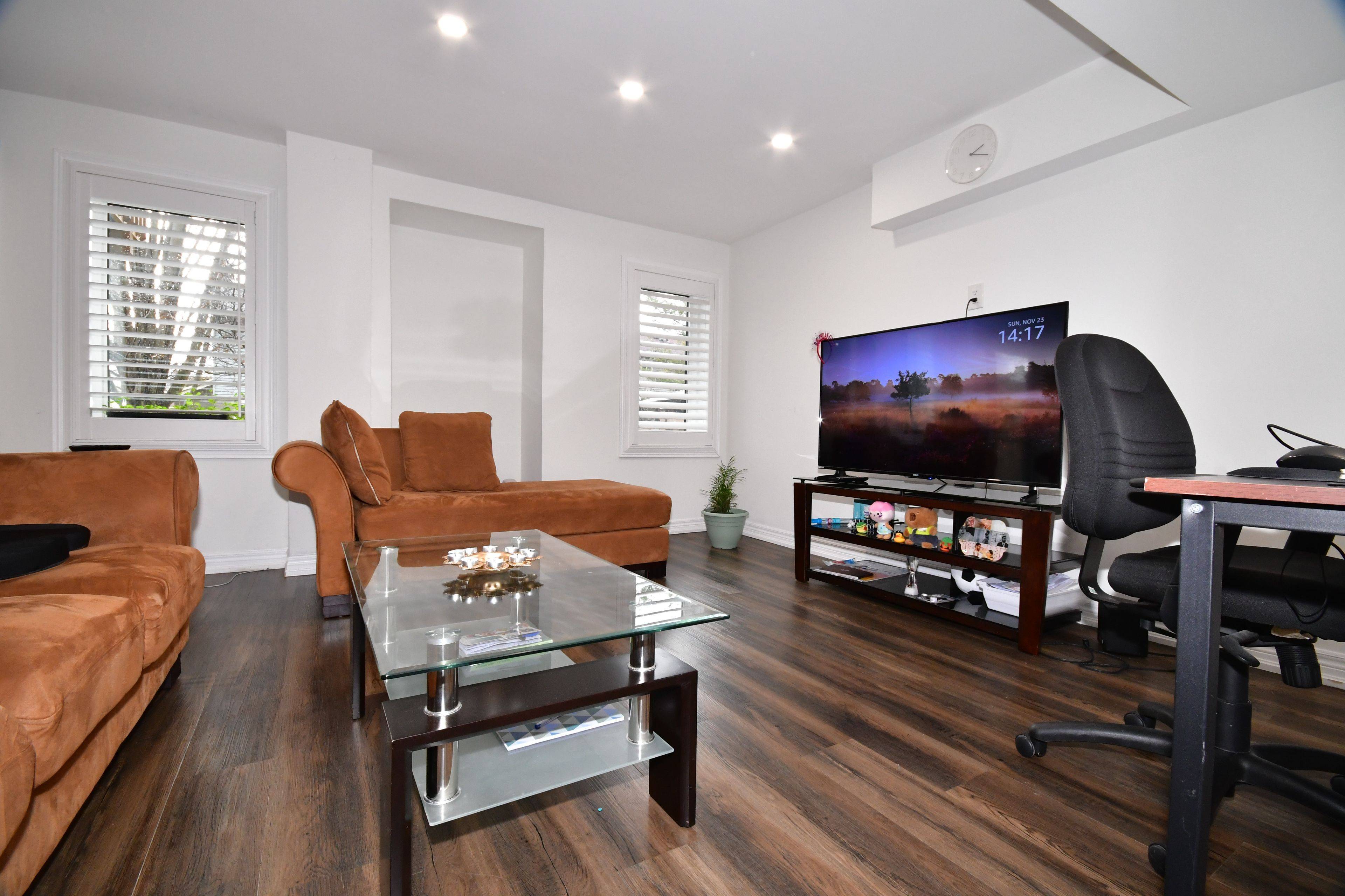 Whitby, ON L1R 0R2,28 Sutcliffe DR