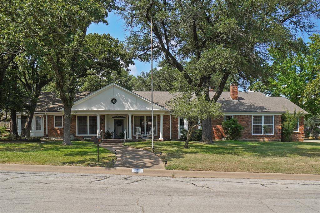 Denton, TX 76209,2015 Williamsburg Row