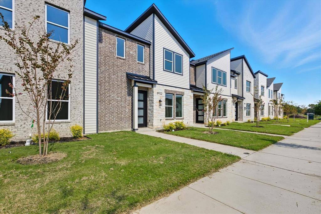 Rowlett, TX 75089,8922 Lowell Street