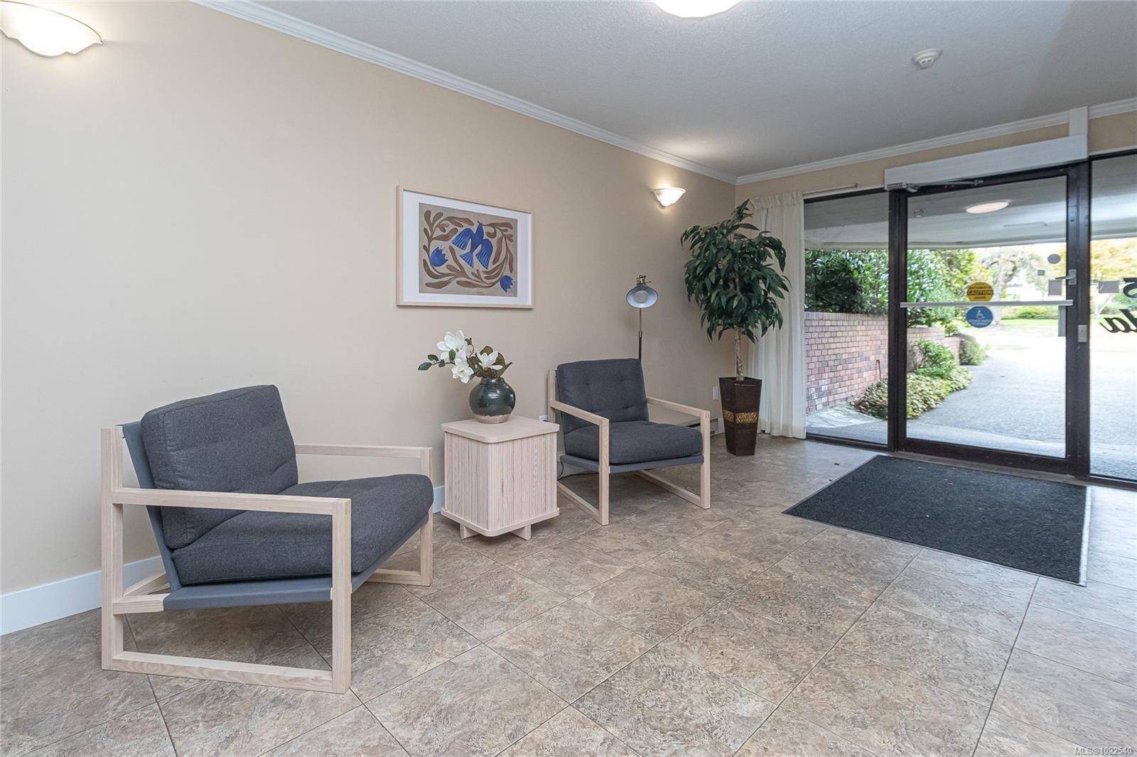 Victoria, BC V8V 2Z5,1145 Hilda St #405