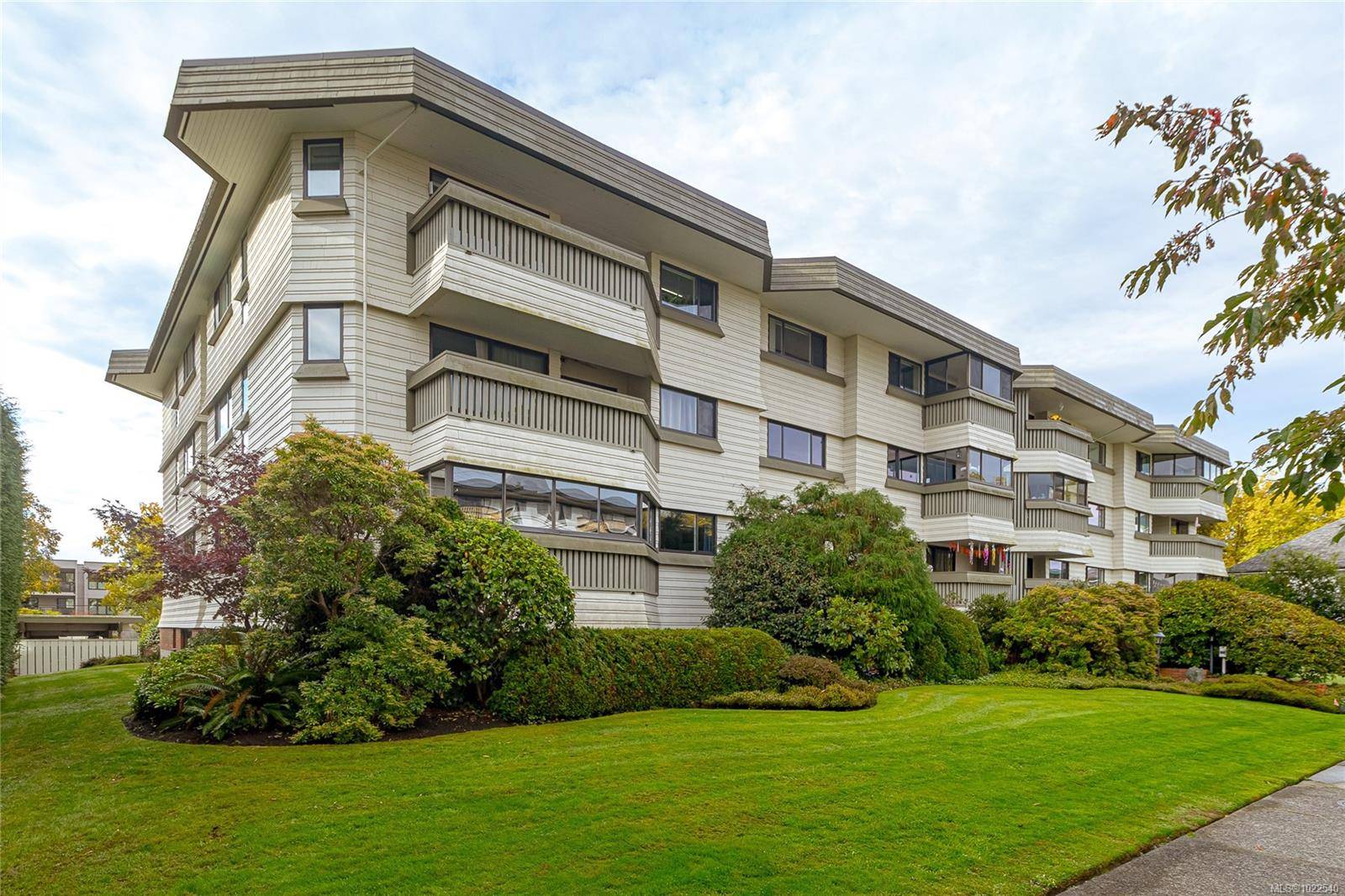 Victoria, BC V8V 2Z5,1145 Hilda St #405