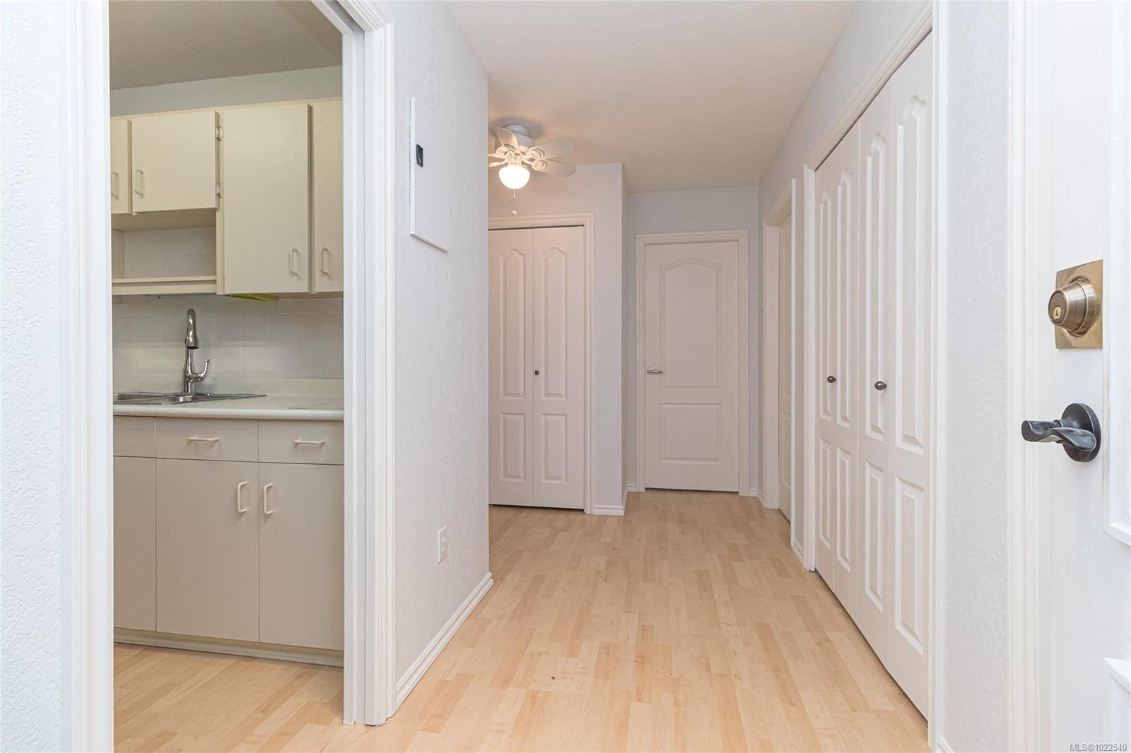 Victoria, BC V8V 2Z5,1145 Hilda St #405