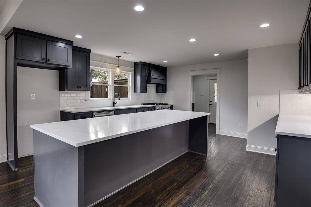 Waxahachie, TX 75165,810 E Marvin Avenue