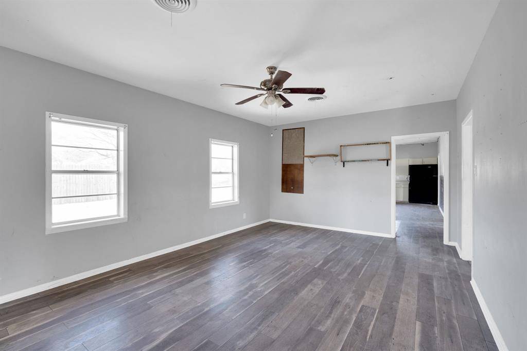 Italy, TX 76651,313 E Park