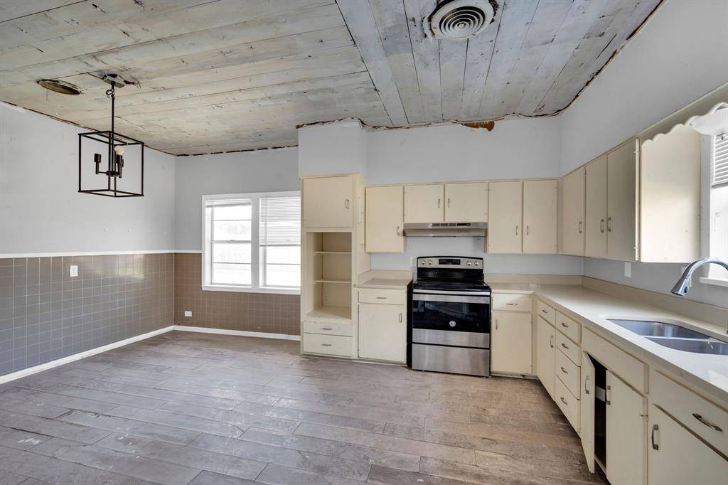 Italy, TX 76651,313 E Park