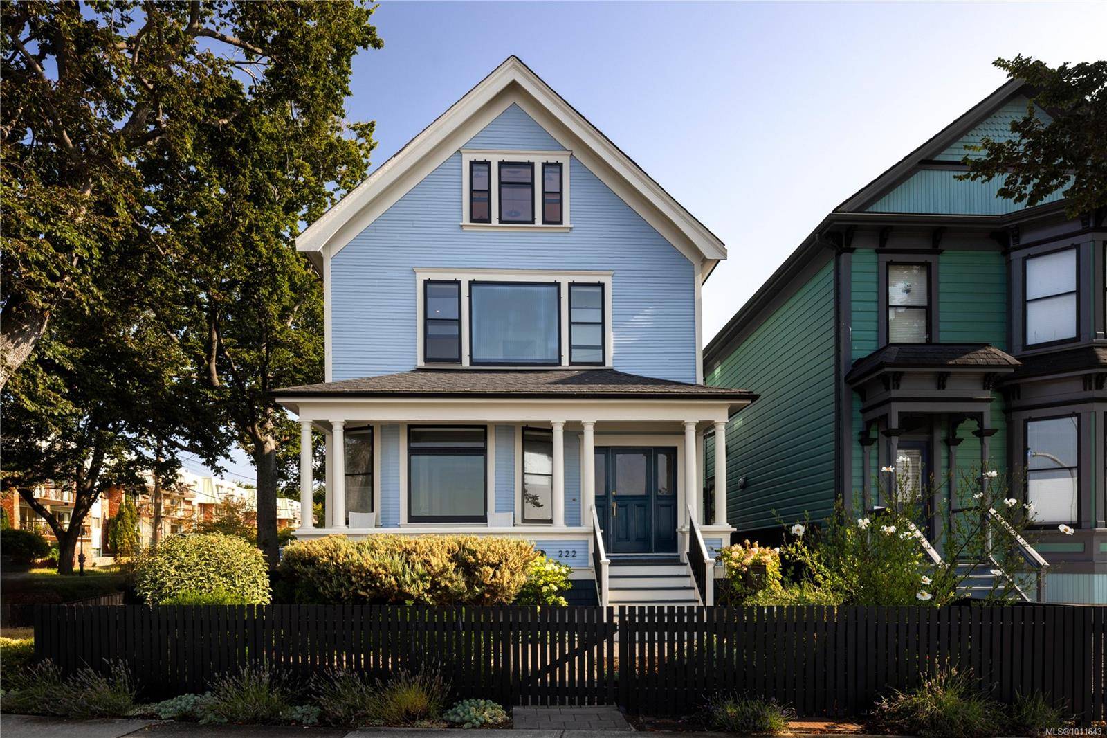 Victoria, BC V8V 1A5,222 Dallas Rd