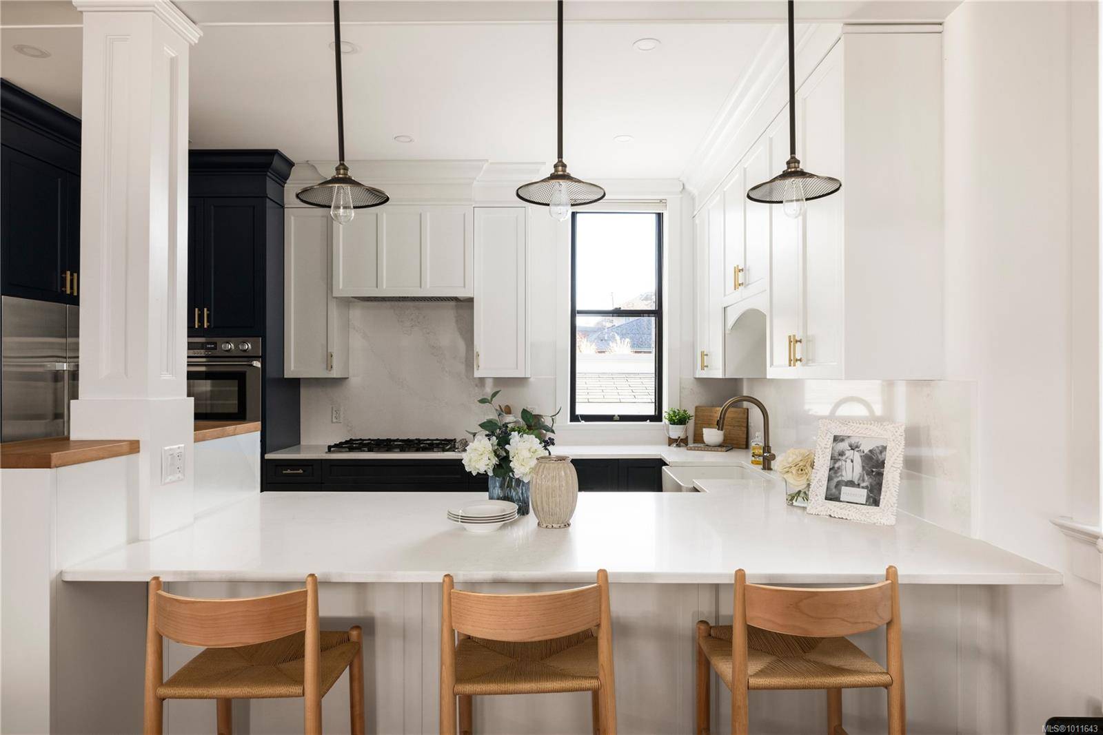 Victoria, BC V8V 1A5,222 Dallas Rd