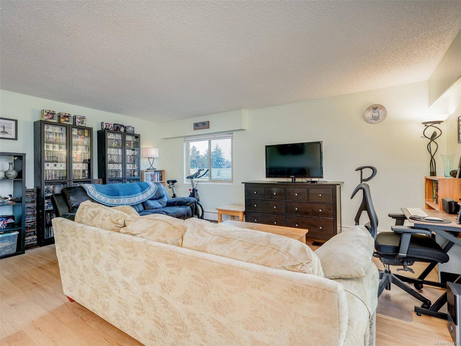 Saanich, BC V8P 4K7,1680 Poplar Ave #117